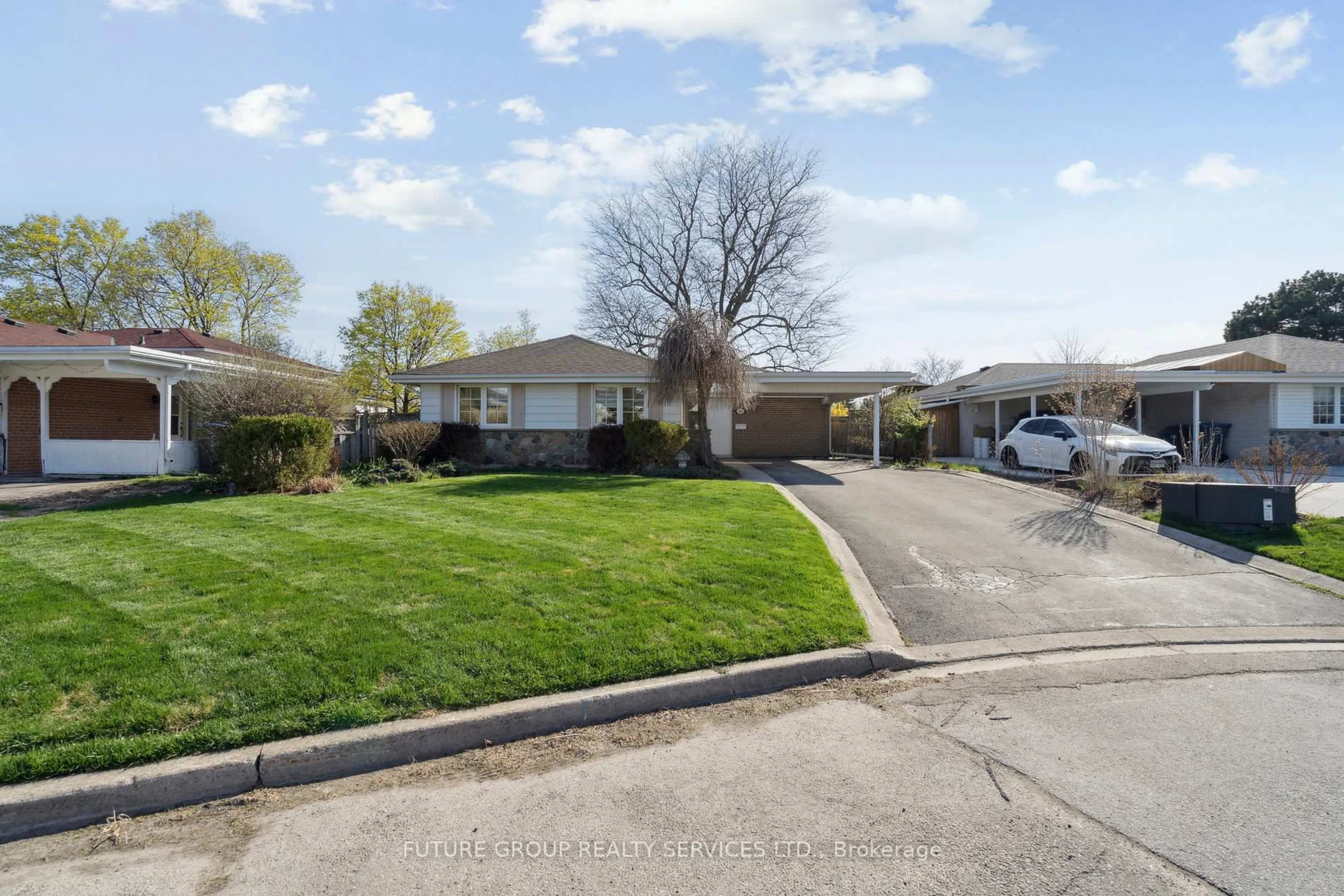 A pic from outside/outdoor area/front of a property/back of a property/a pic from drone, street for 36 Staveley Cres, Brampton Ontario L6W 2R9