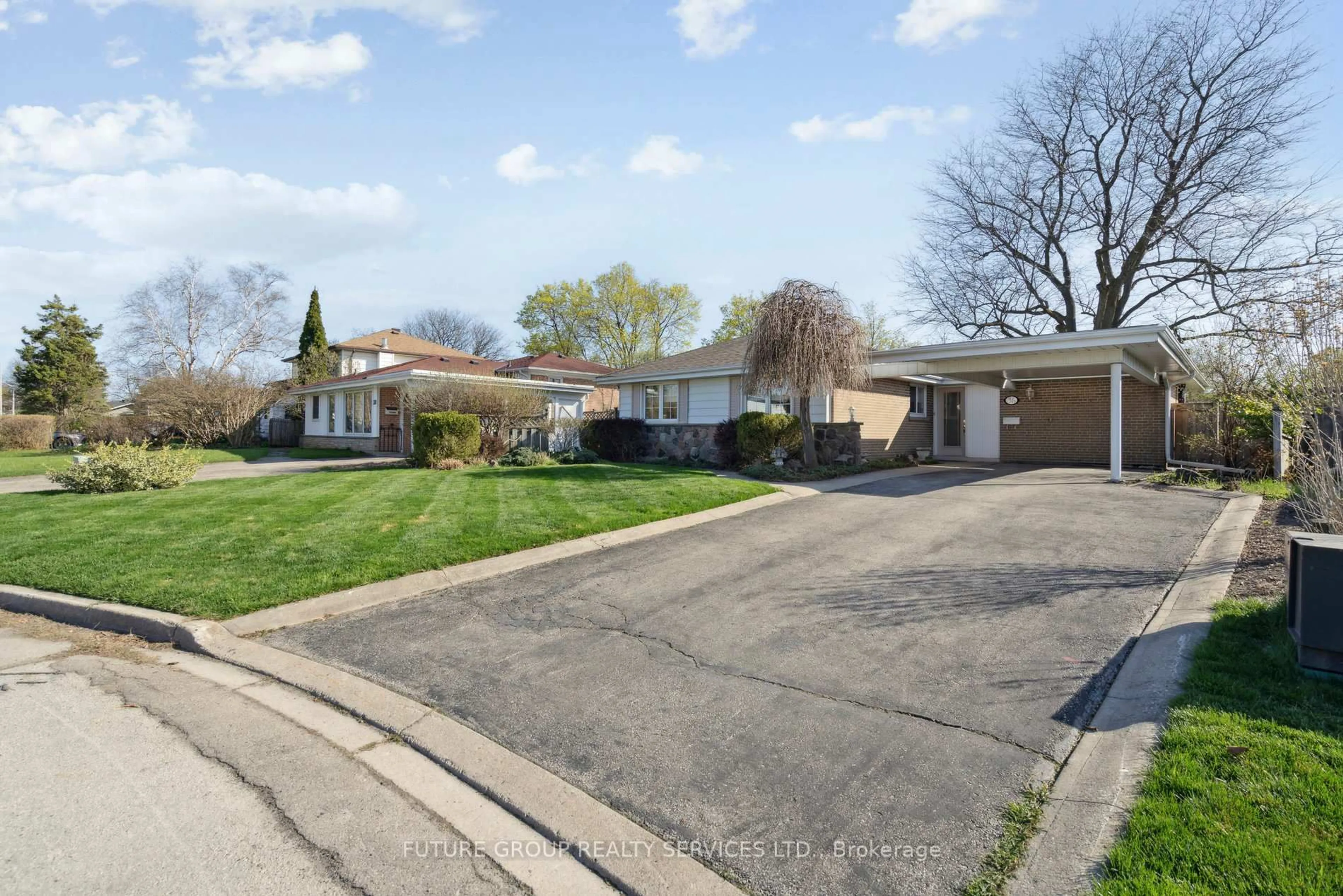 A pic from outside/outdoor area/front of a property/back of a property/a pic from drone, street for 36 Staveley Cres, Brampton Ontario L6W 2R9
