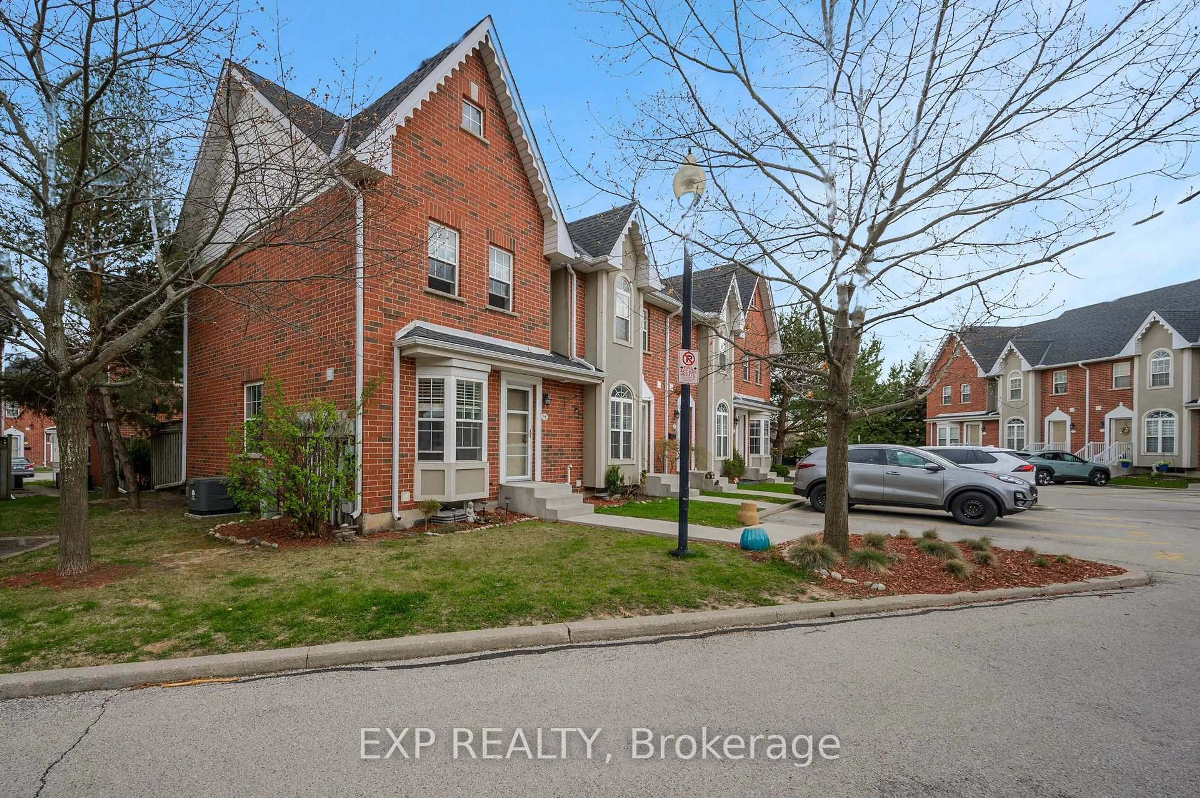A pic from outside/outdoor area/front of a property/back of a property/a pic from drone, street for 4200 Kilmer Dr #64, Burlington Ontario L7M 4Y3