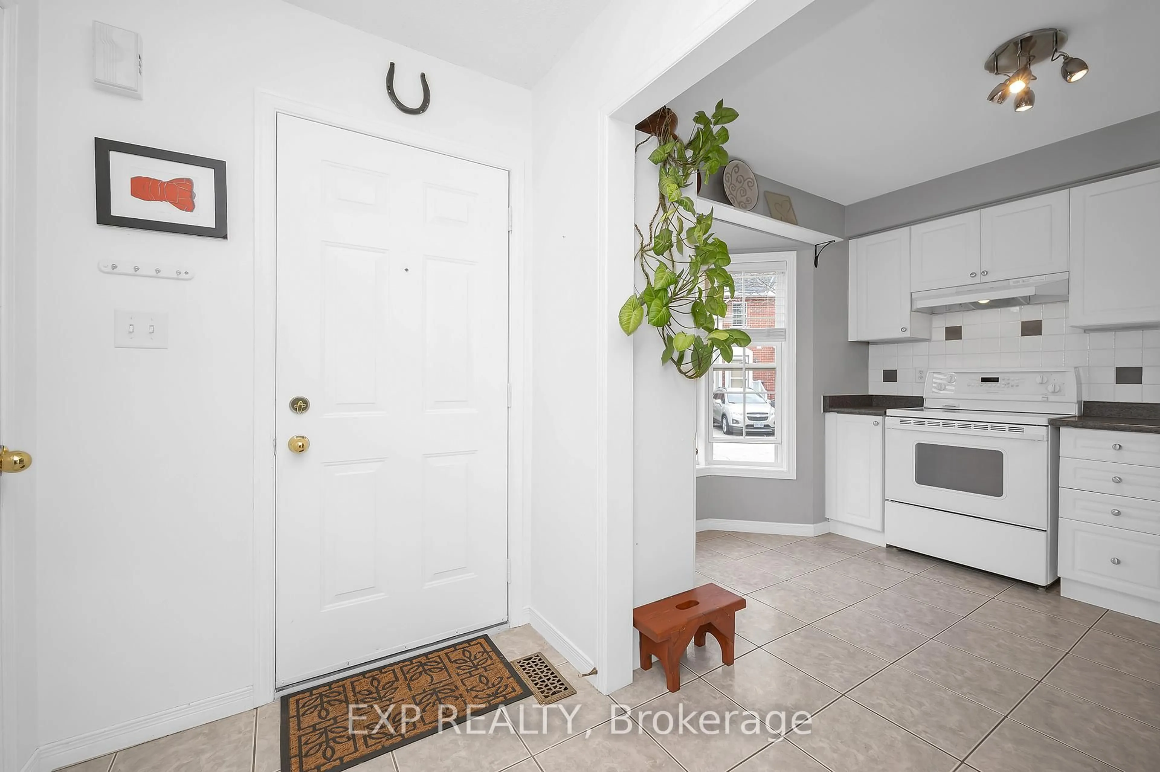 Indoor entryway for 4200 Kilmer Dr #64, Burlington Ontario L7M 4Y3