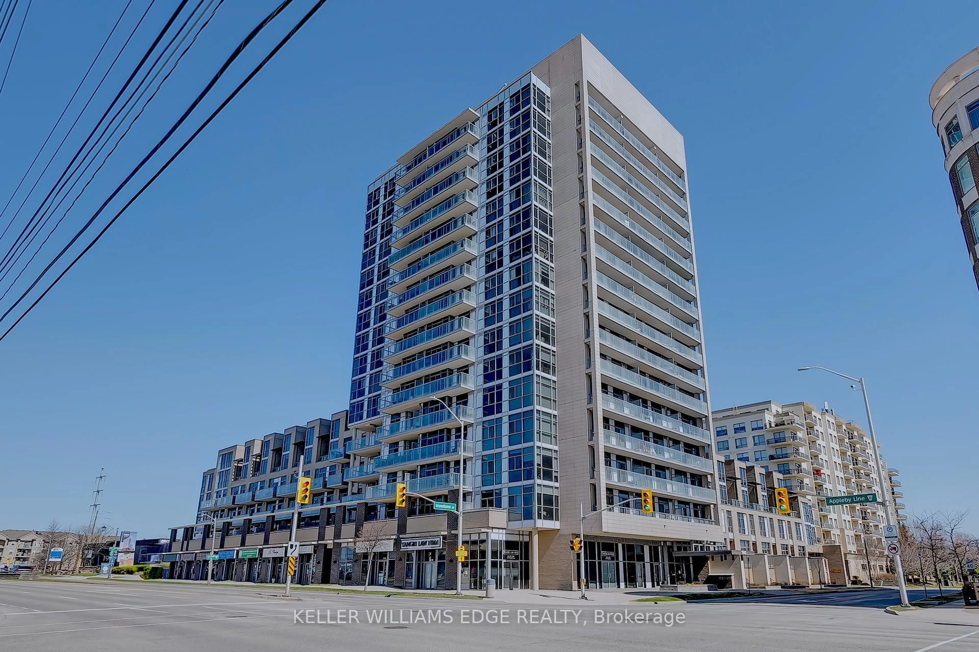 Indoor foyer for 1940 Ironstone Dr #407, Burlington Ontario L7L 0E4