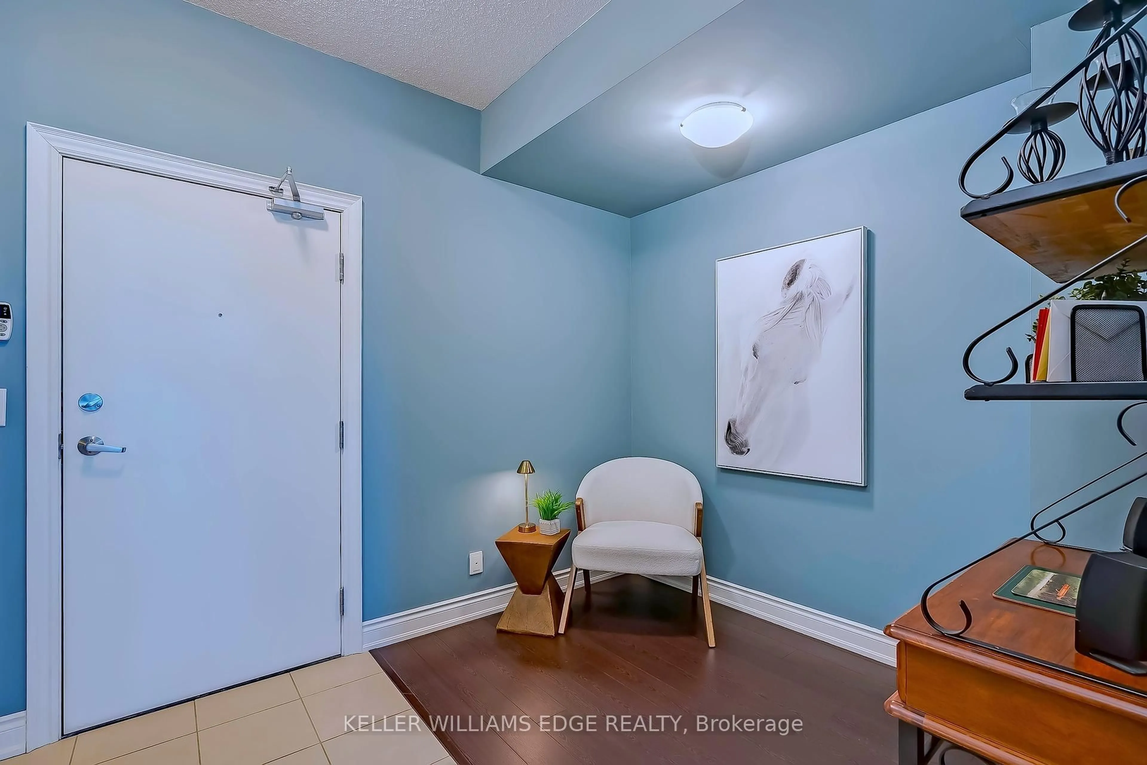 Indoor entryway for 1940 Ironstone Dr #407, Burlington Ontario L7L 0E4