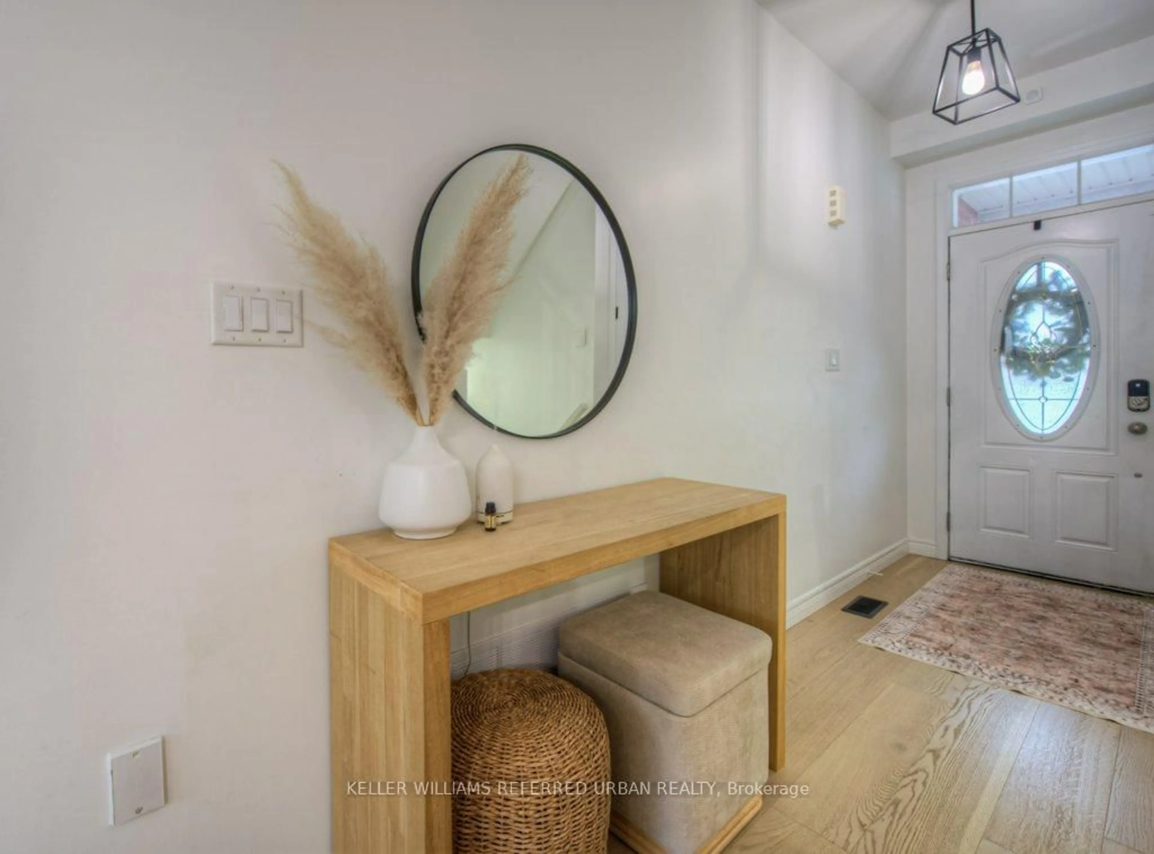 Indoor entryway for 1194 Biason Circ, Milton Ontario L9T 8S7