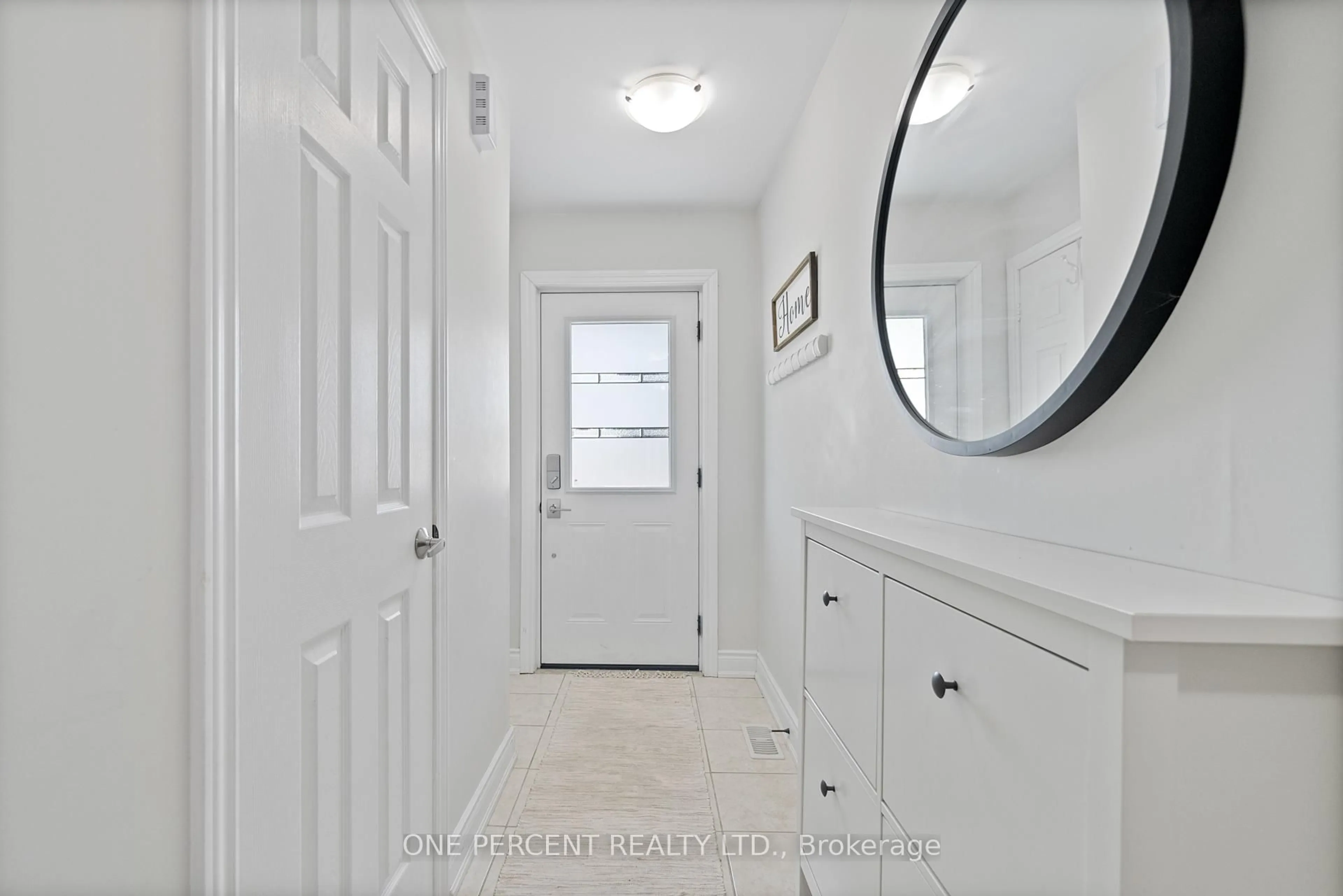 Indoor entryway for 1801 Creek Way, Burlington Ontario L7L 6R1