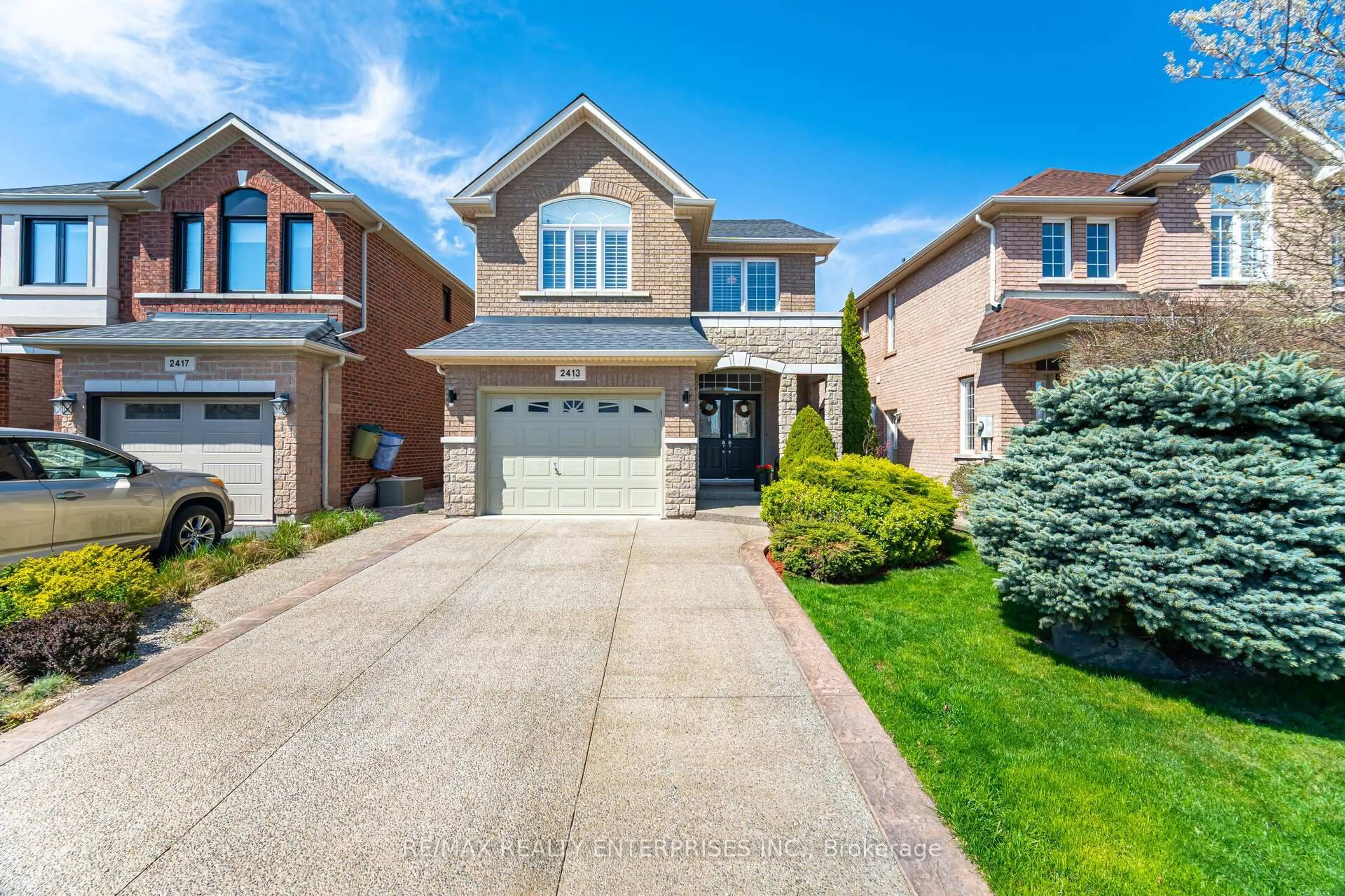 Home with brick exterior material, street for 2413 HILDA Dr, Oakville Ontario L6H 7N5