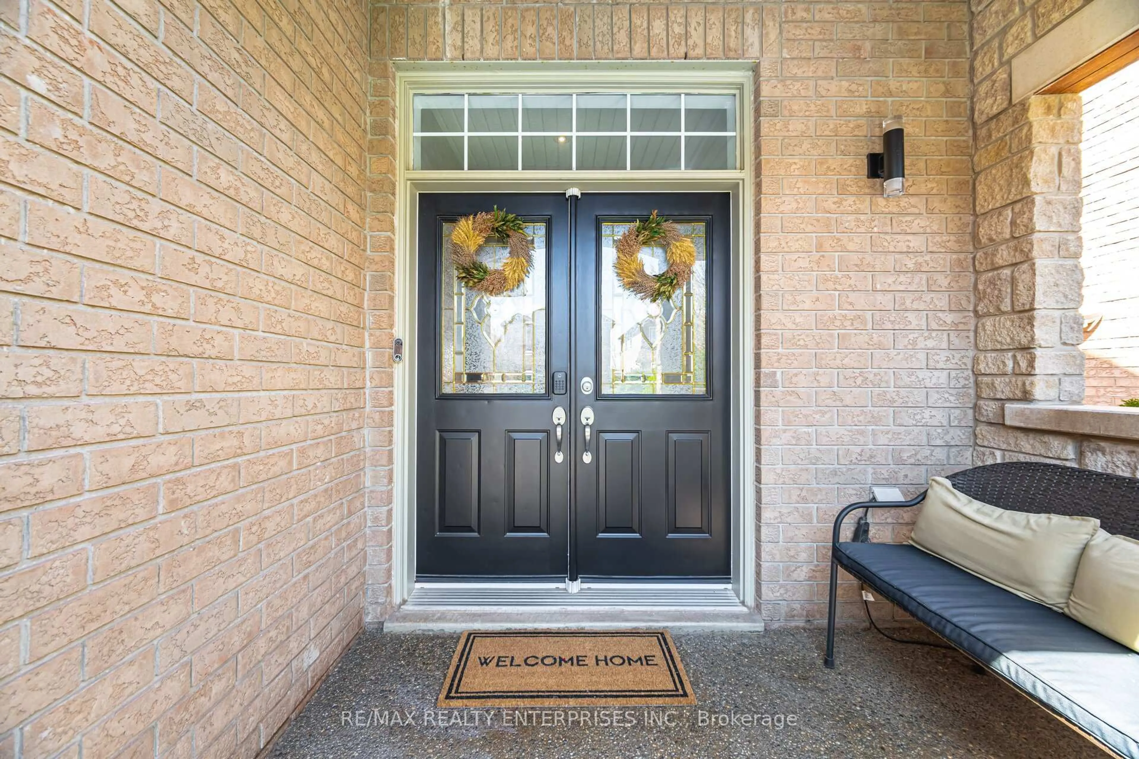 Indoor entryway for 2413 HILDA Dr, Oakville Ontario L6H 7N5