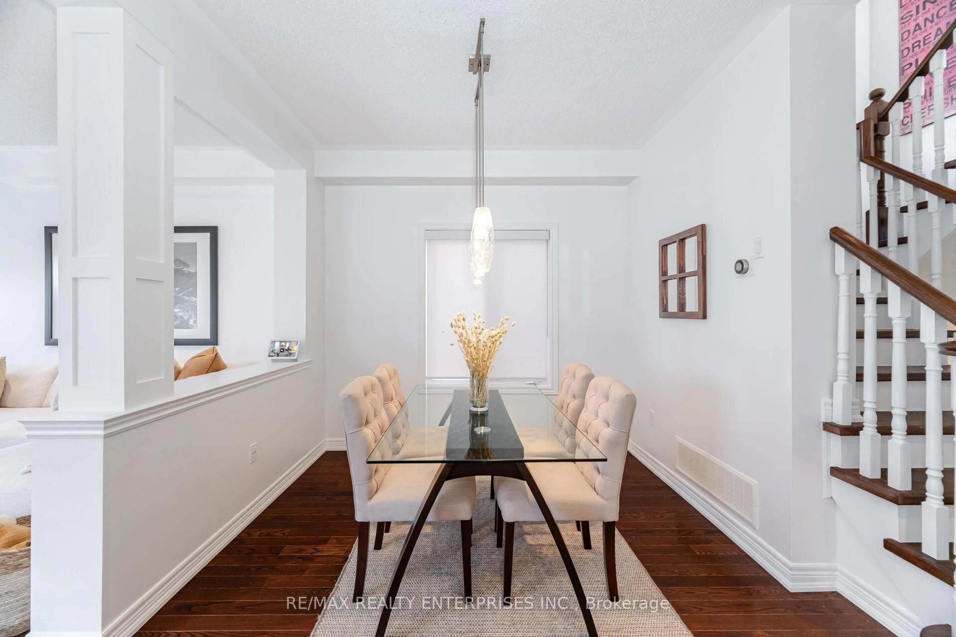 Dining room, wood/laminate floor for 2413 HILDA Dr, Oakville Ontario L6H 7N5