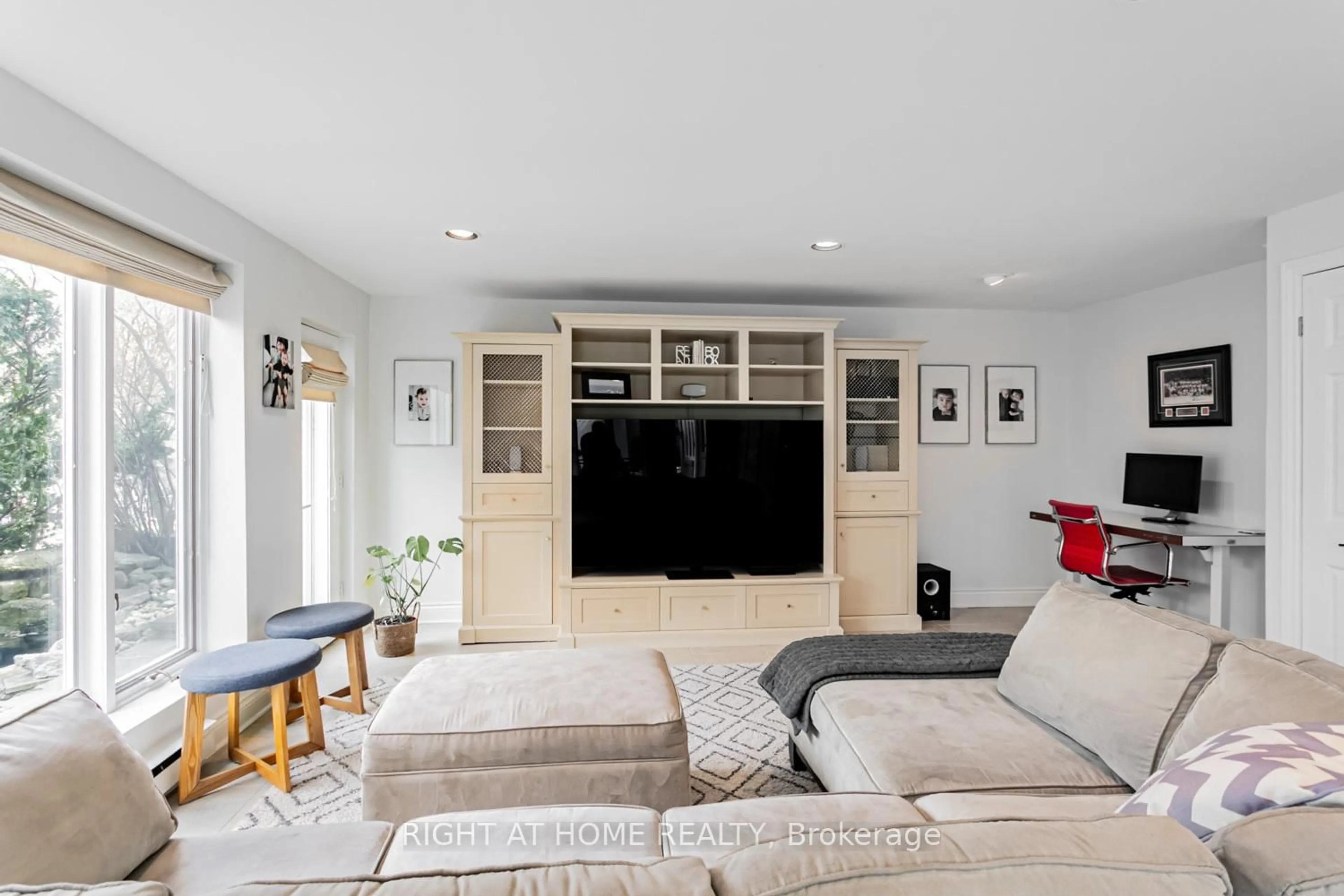Home theater for 16 Leland Ave, Toronto Ontario M8Z 2X5