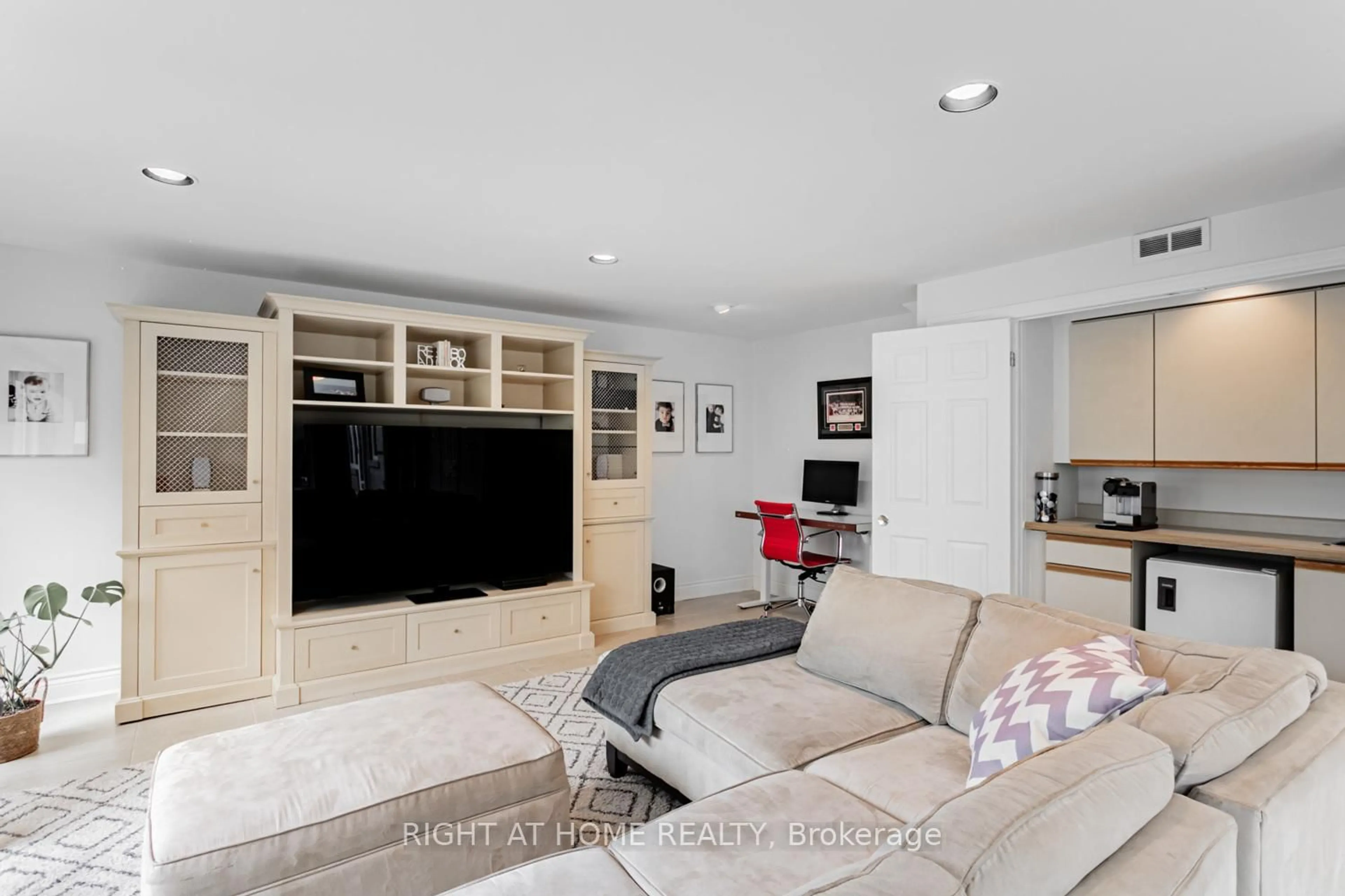 Home theater for 16 Leland Ave, Toronto Ontario M8Z 2X5