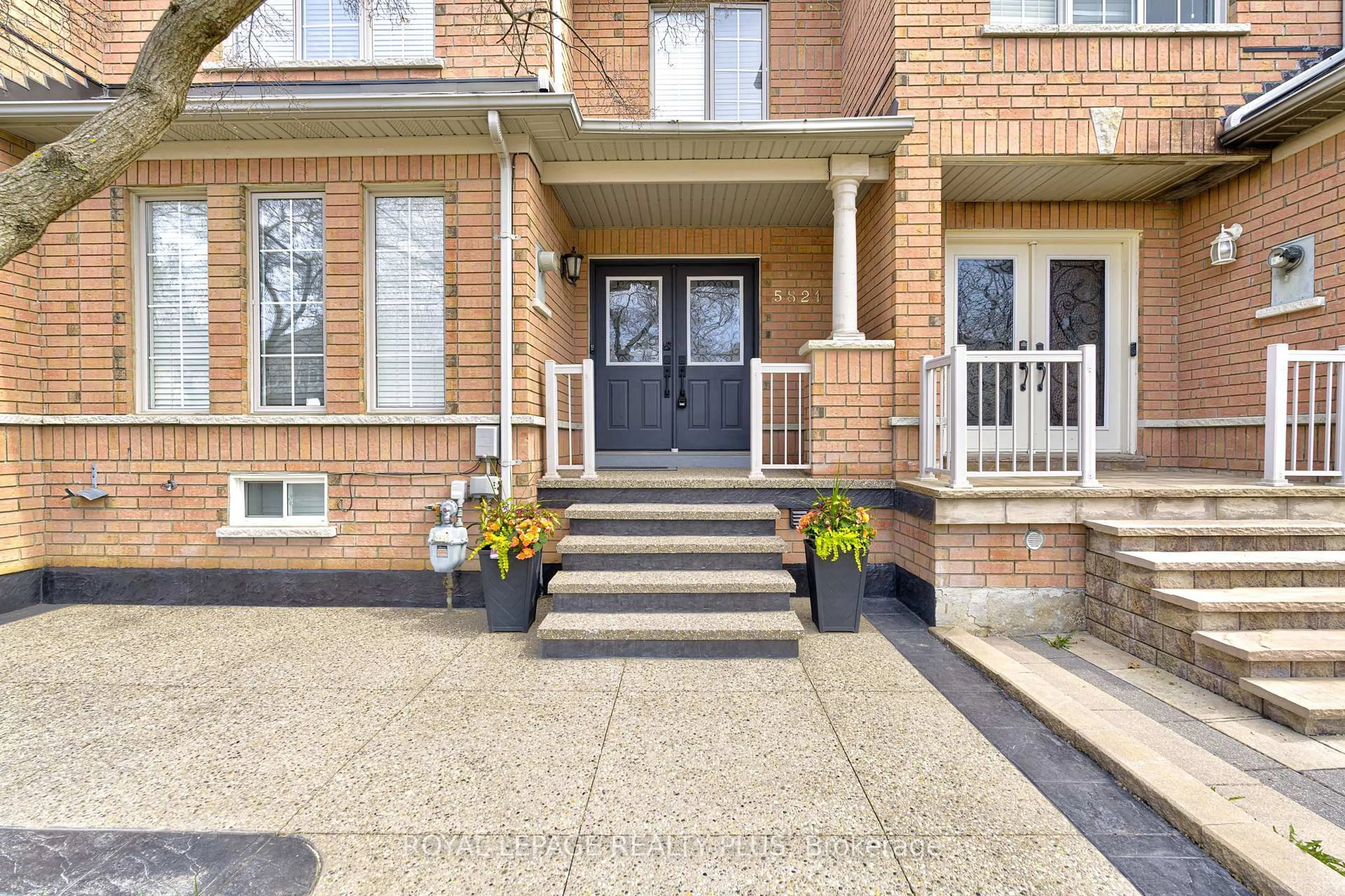 Unknown for 5821 Rainberry Dr, Mississauga Ontario L5M 6S2