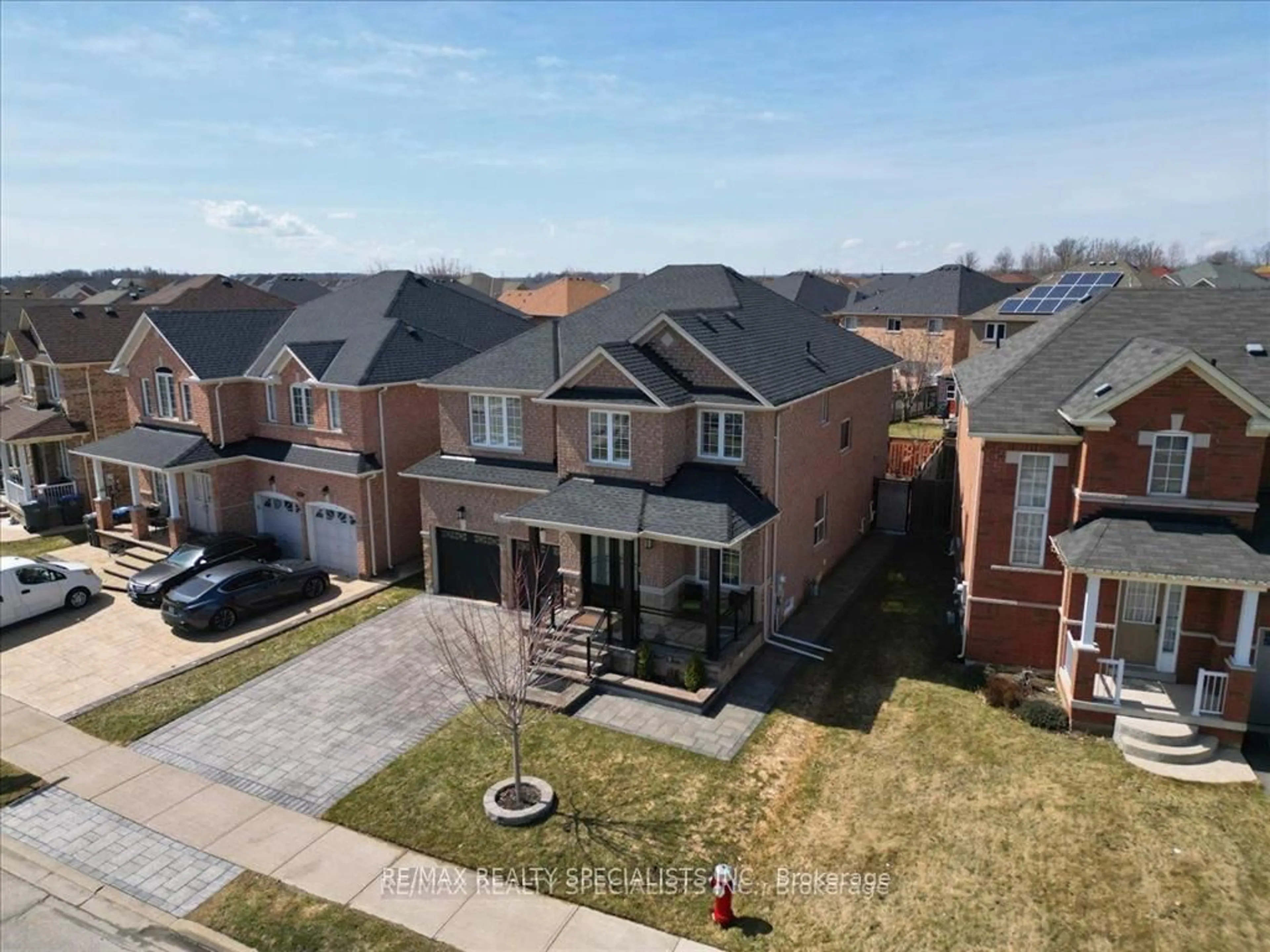 A pic from outside/outdoor area/front of a property/back of a property/a pic from drone, street for 104 Earlsbridge Blvd, Brampton Ontario L7A 3W7