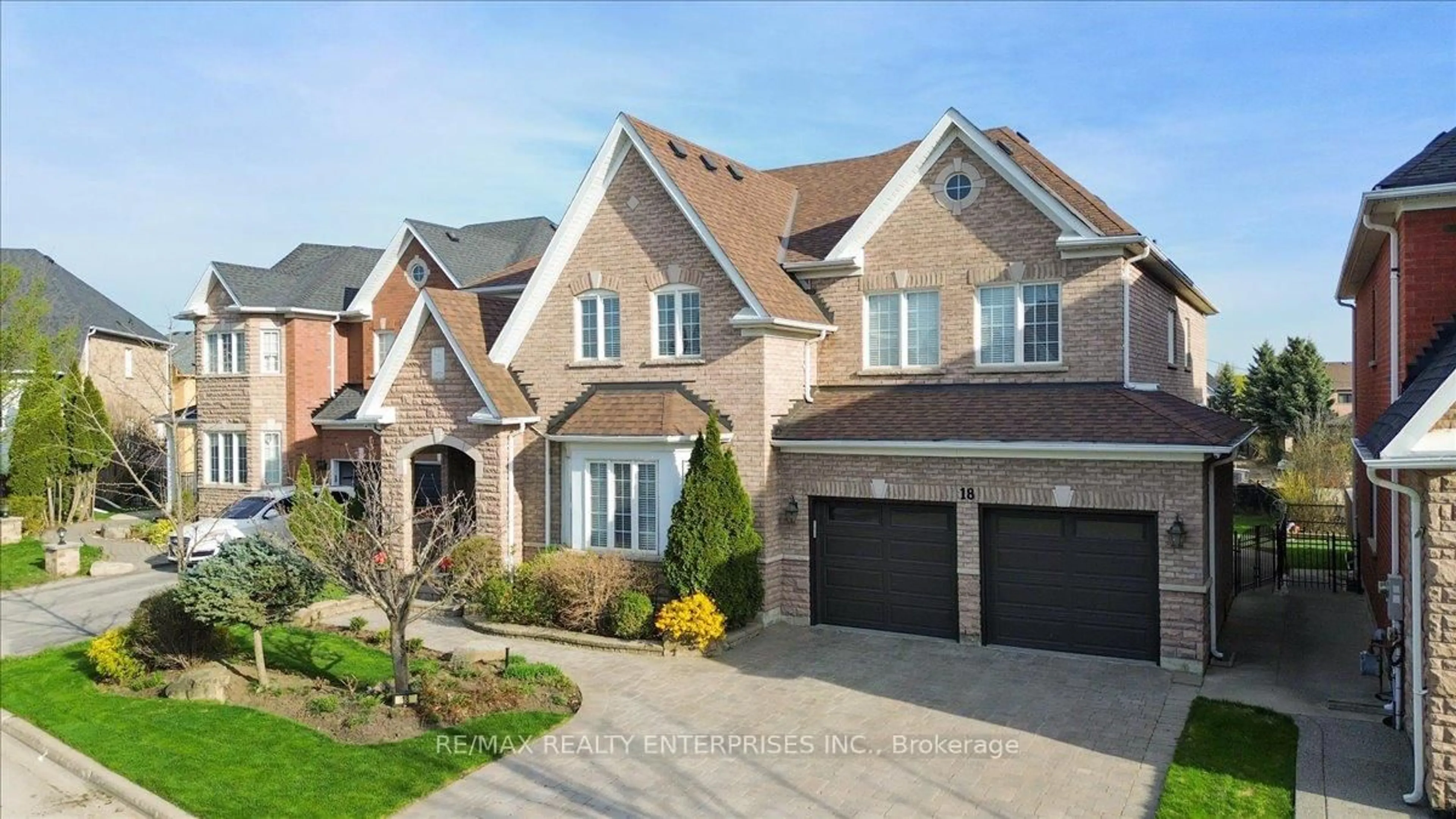 Home with brick exterior material, street for 18 Southcrest Crt, Brampton Ontario L6P 1T6