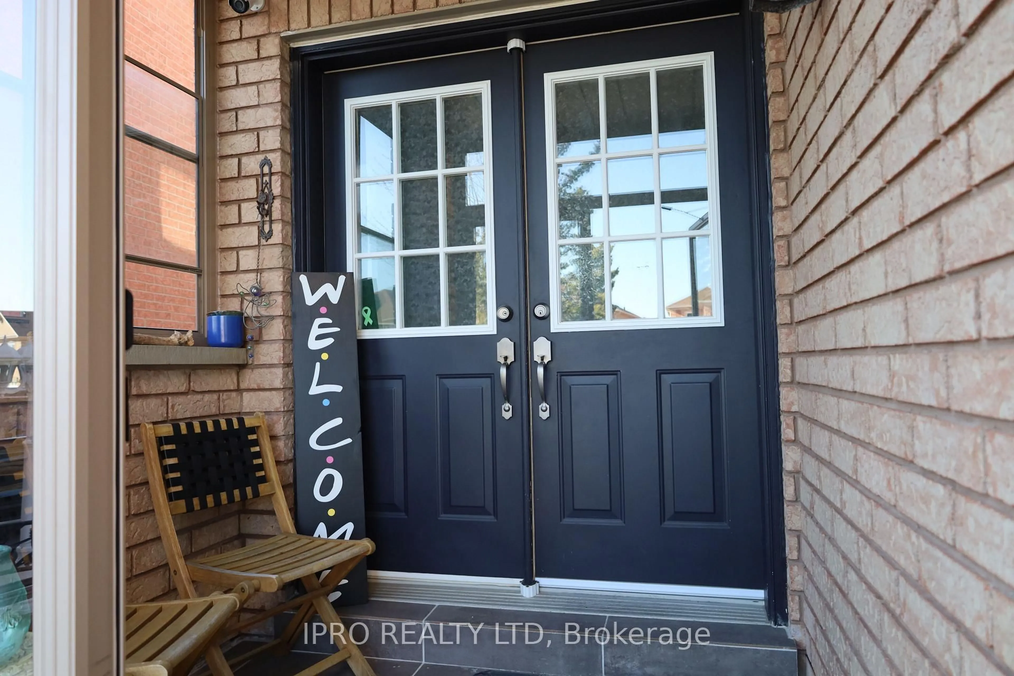 Indoor entryway for 82 Weather Vane Lane, Brampton Ontario L6X 4R4