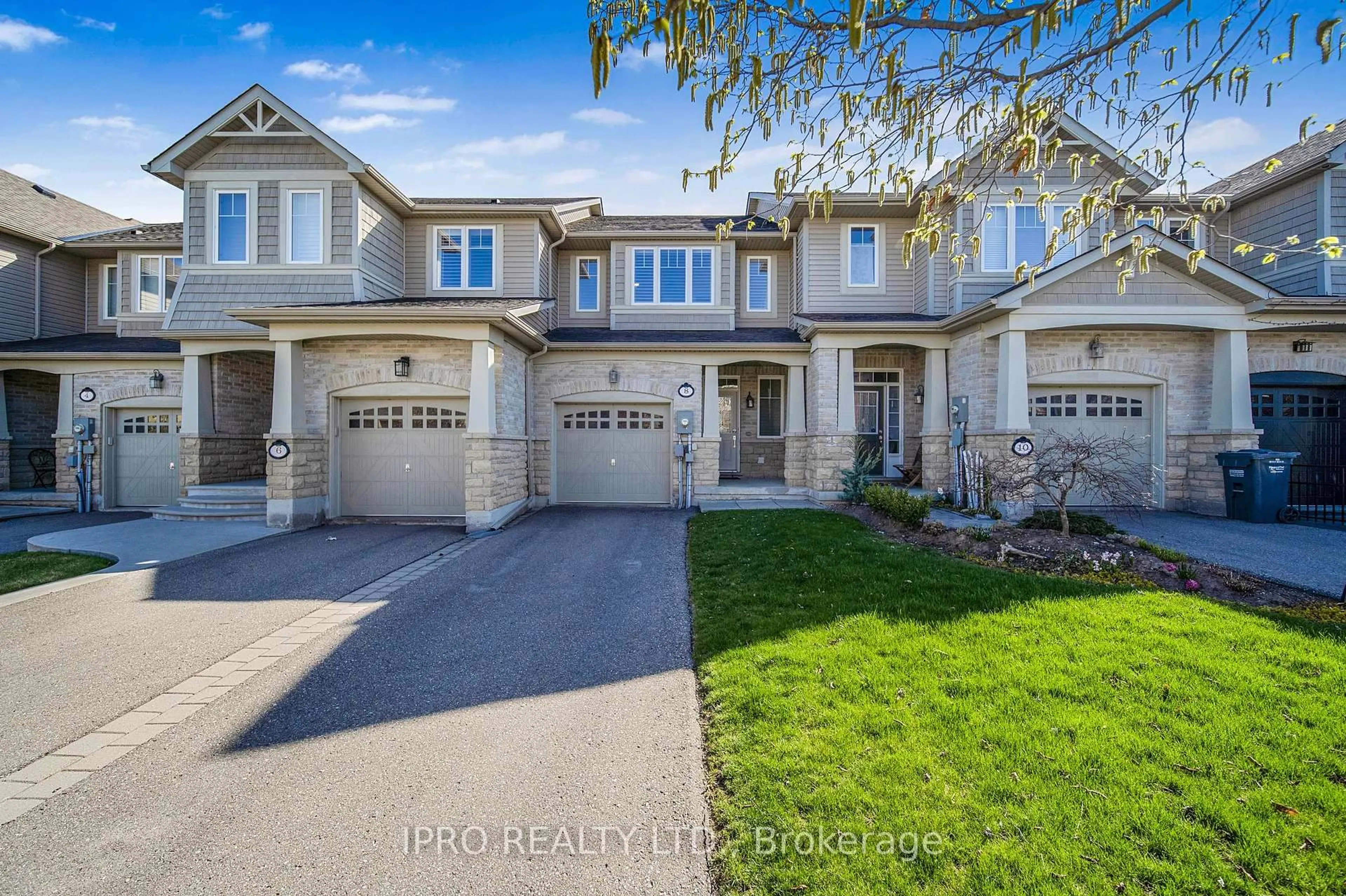 A pic from outside/outdoor area/front of a property/back of a property/a pic from drone, street for 8 Icefall Rd, Caledon Ontario L7C 3T6