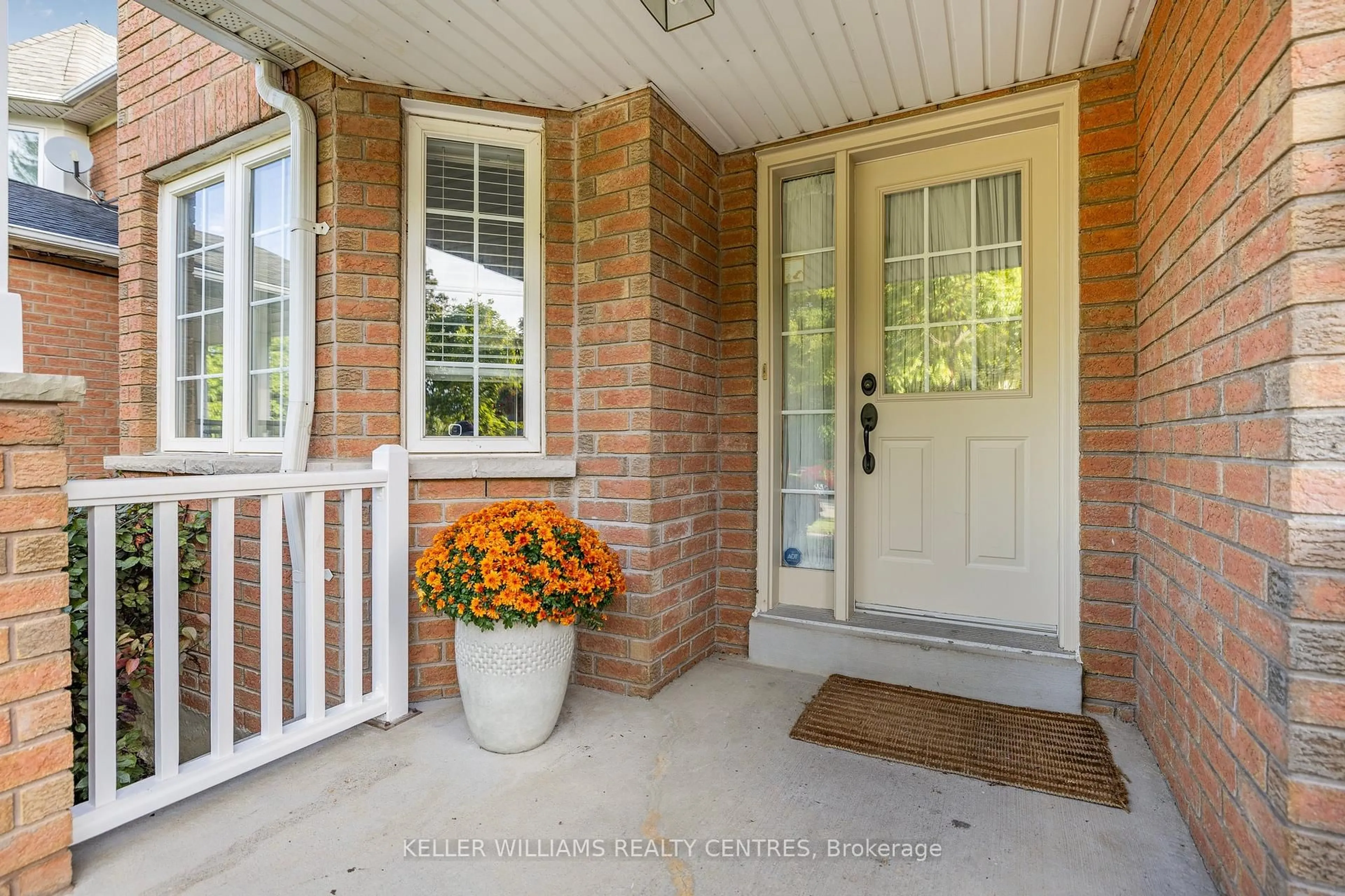 Indoor entryway for 1567 Samuelson Circ, Mississauga Ontario L5N 8A2