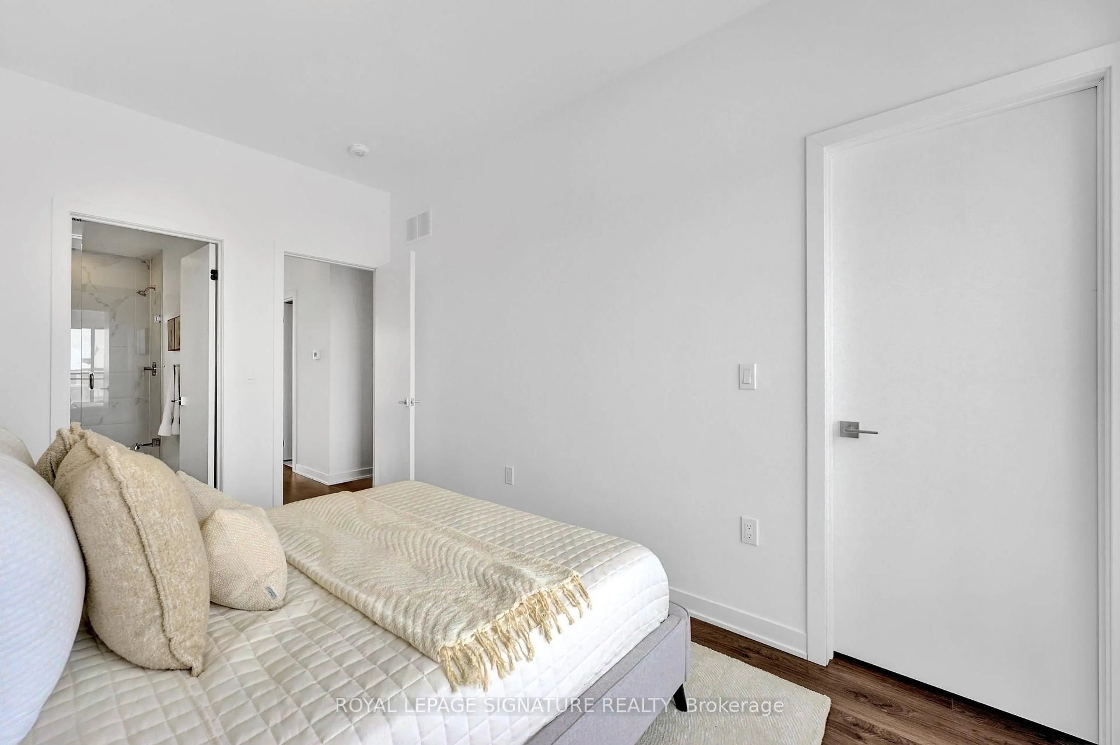 Bedroom with bed, unknown for 3057 Trailside Dr, Oakville Ontario L6M 4M2