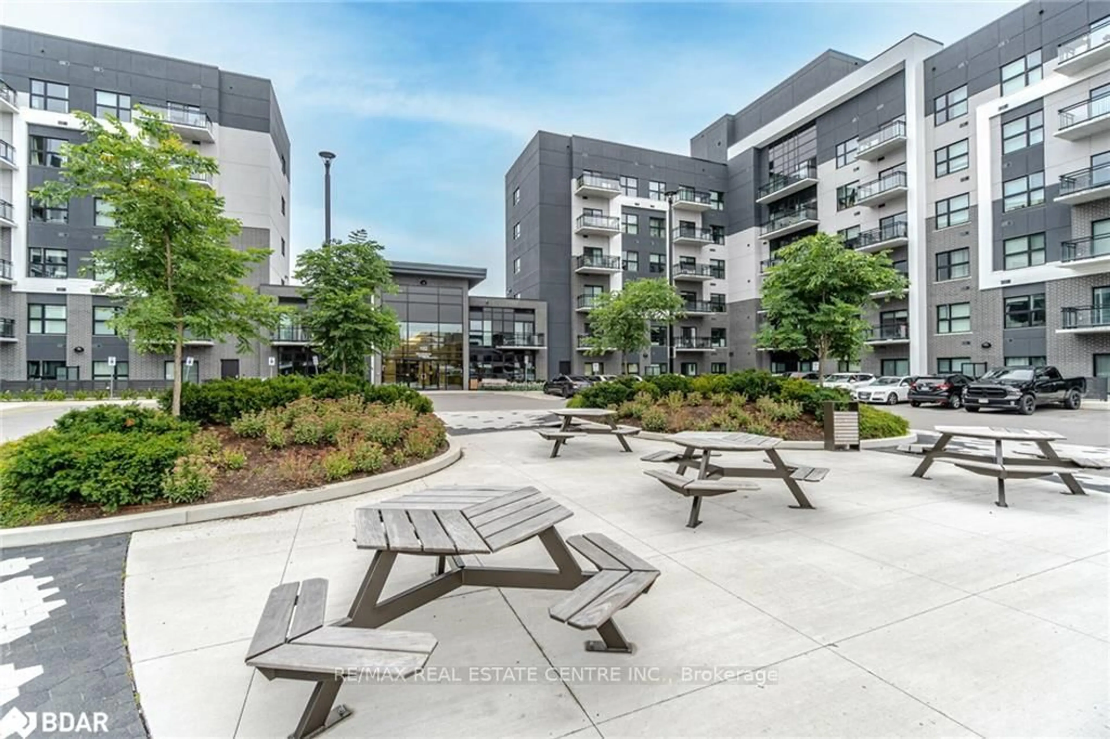 Patio, street for 102 Grovewood Common Circ #217, Oakville Ontario L6H 0X2