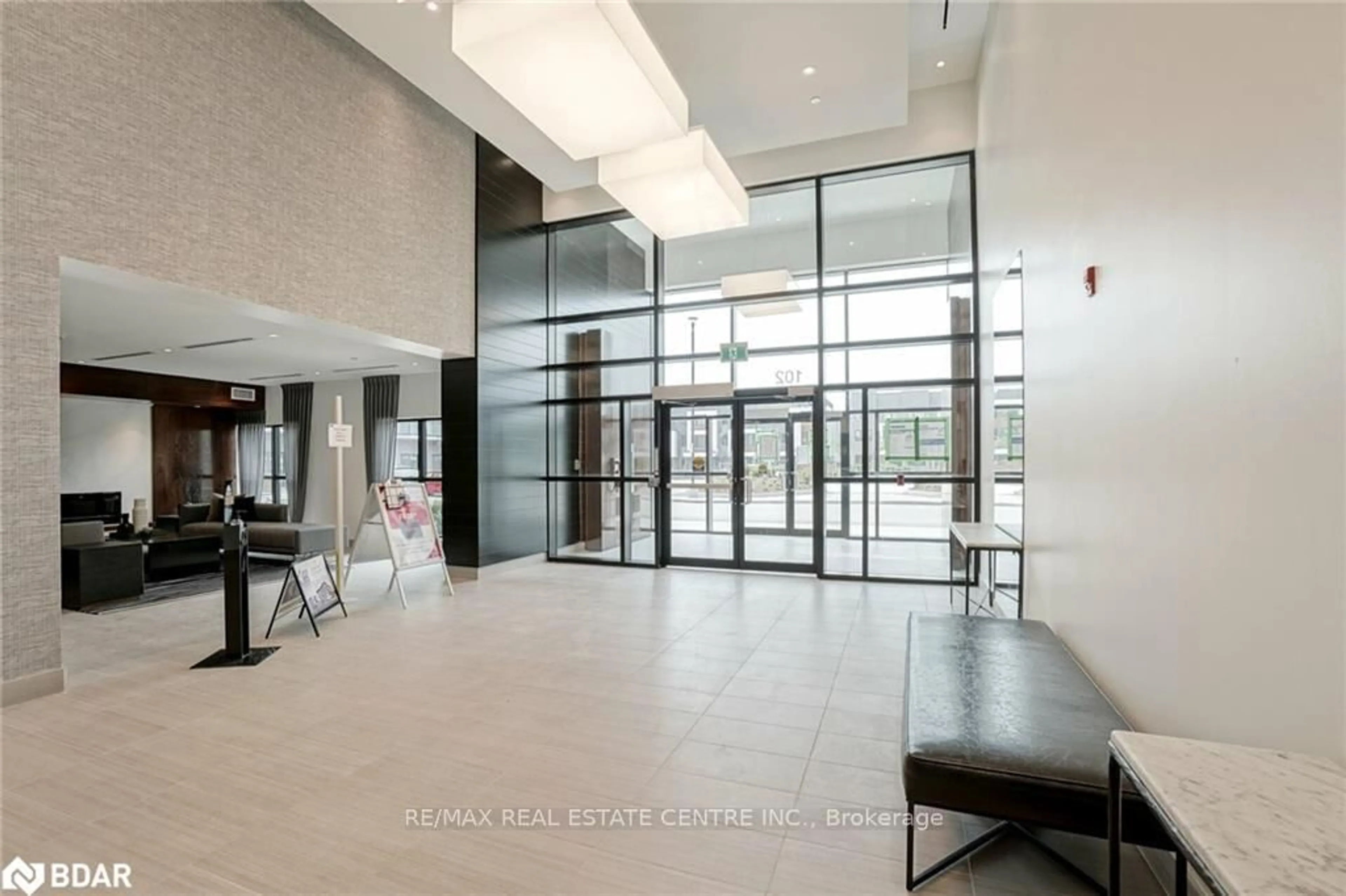 Indoor foyer for 102 Grovewood Common Circ #217, Oakville Ontario L6H 0X2