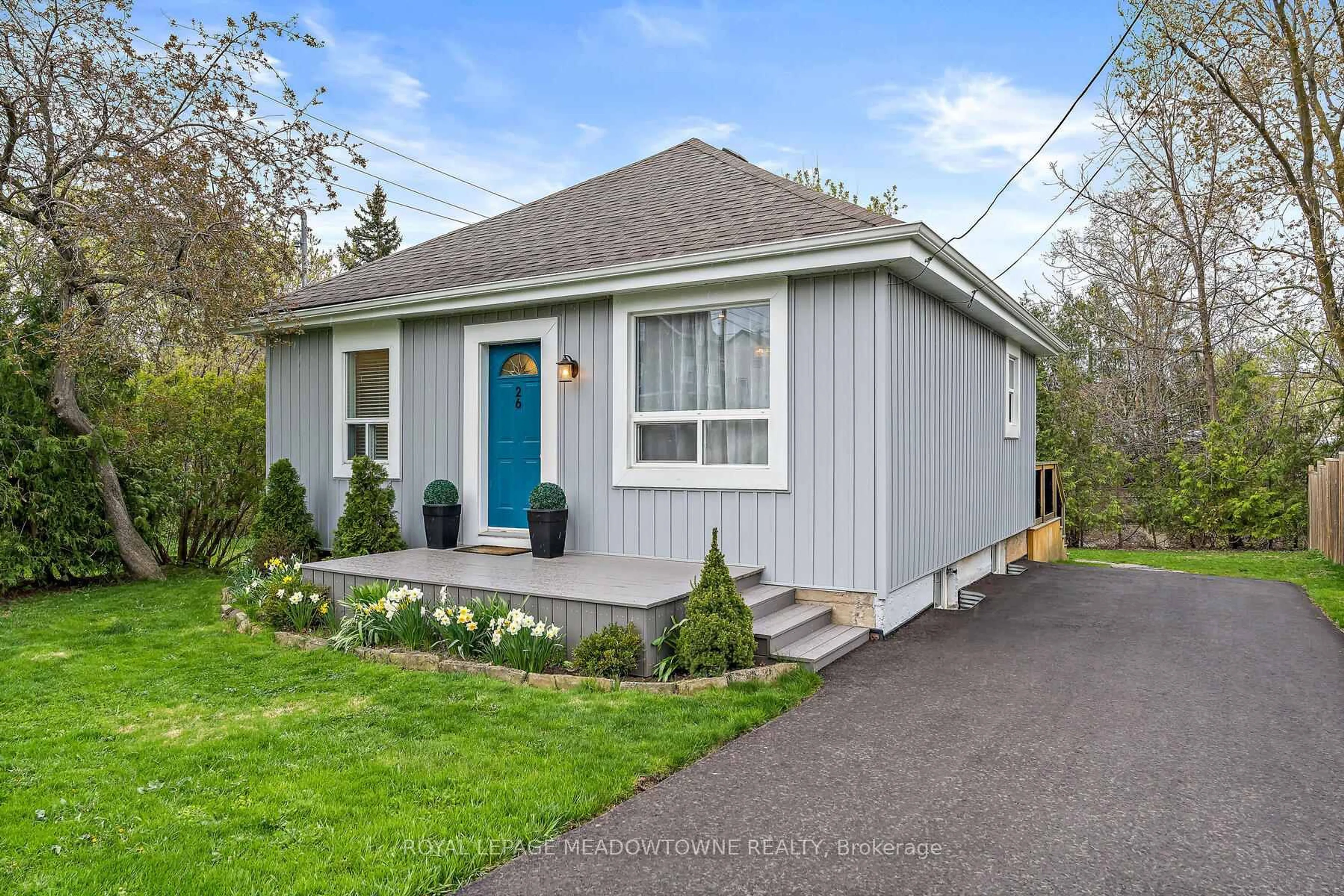 Home with vinyl exterior material, street for 26 Fulton St, Milton Ontario L9T 2J5