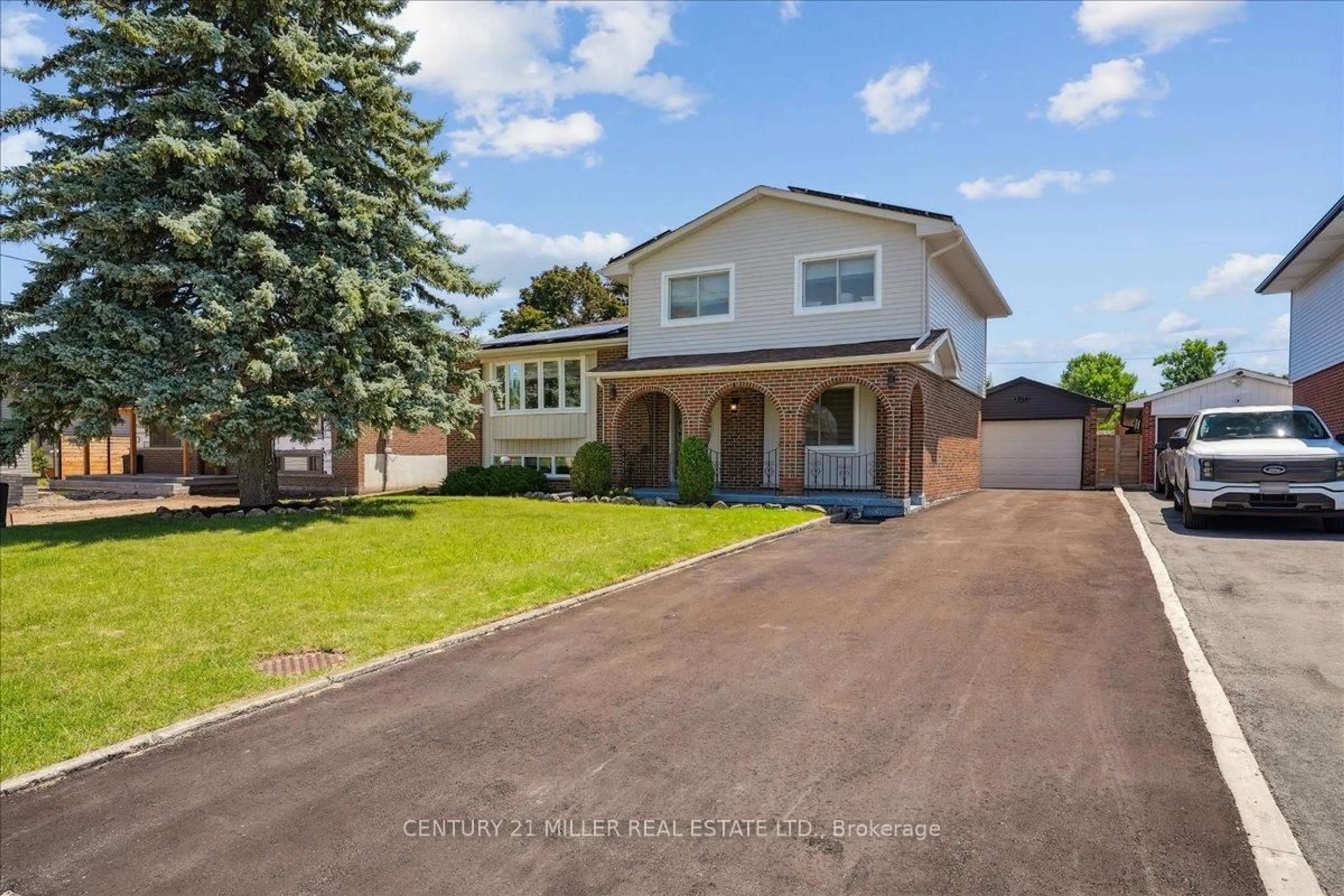 A pic from outside/outdoor area/front of a property/back of a property/a pic from drone, street for 242 Slater Cres, Oakville Ontario L6K 2C8