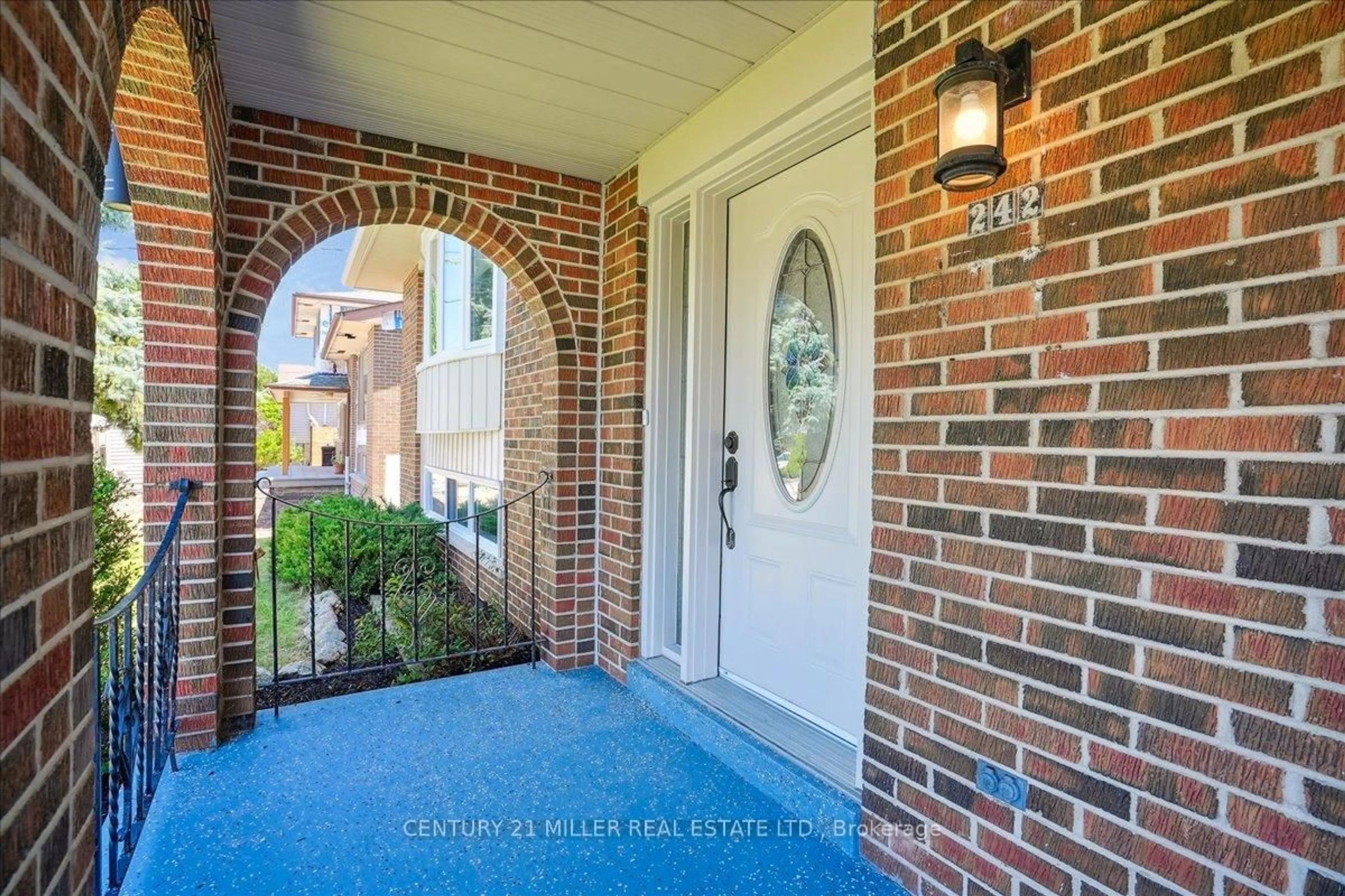 Indoor entryway for 242 Slater Cres, Oakville Ontario L6K 2C8