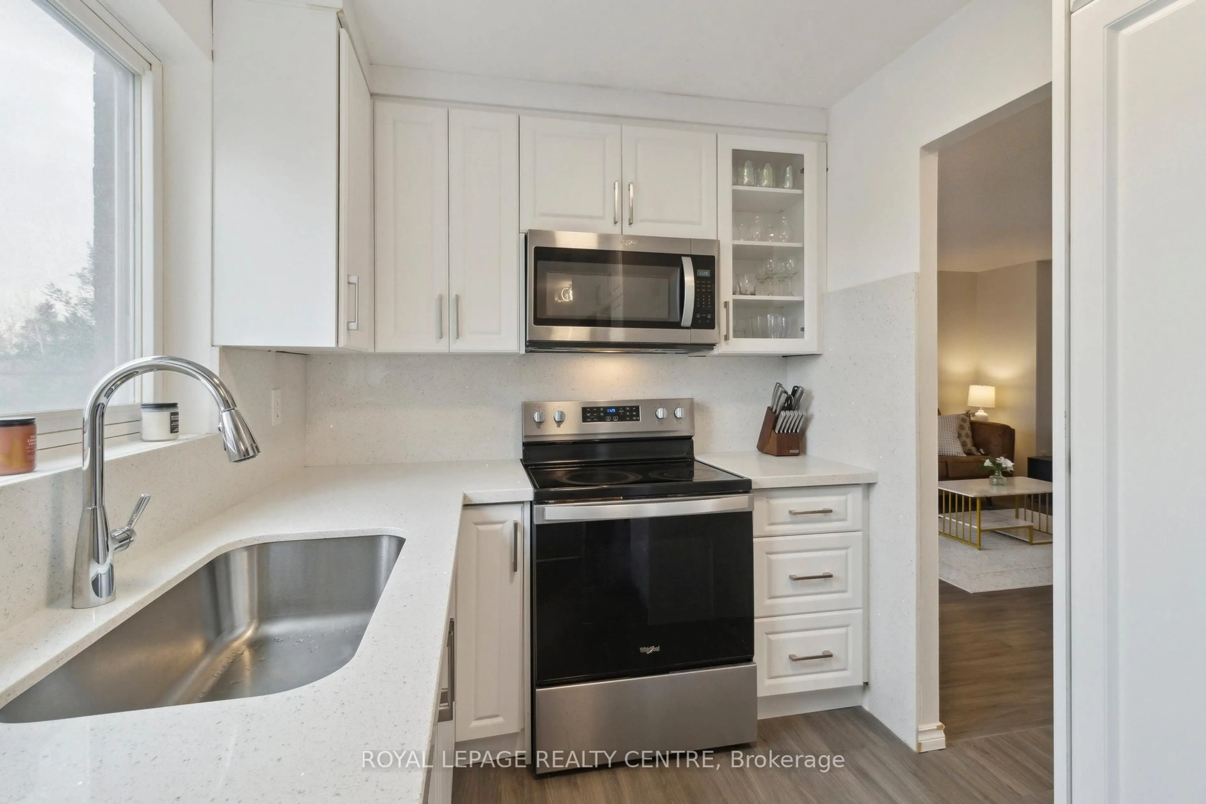 Standard kitchen, unknown for 2001 Bonnymede Dr #214, Mississauga Ontario L5J 4H8
