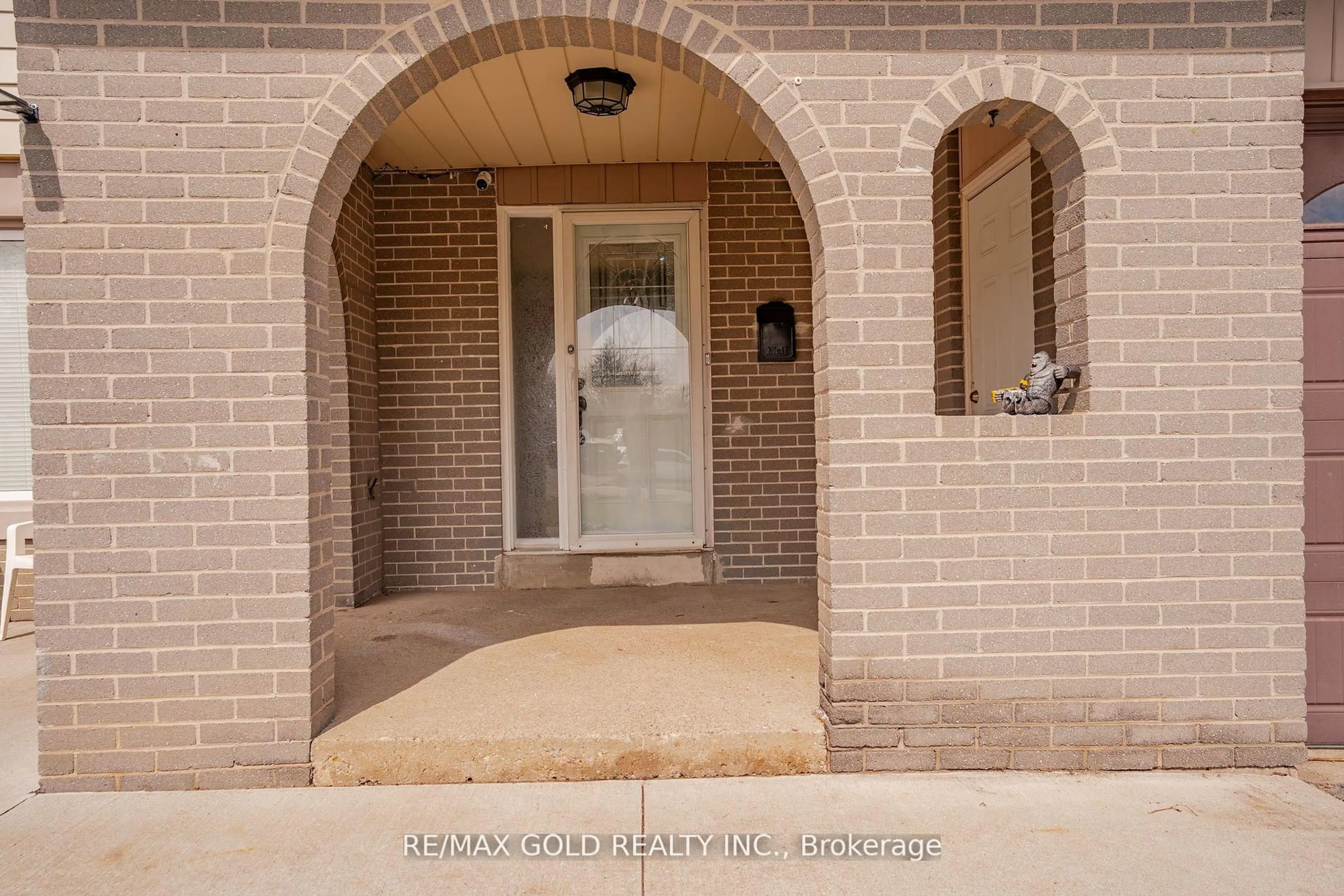 Indoor entryway for 30 Dunblaine Cres, Brampton Ontario L6T 3H2