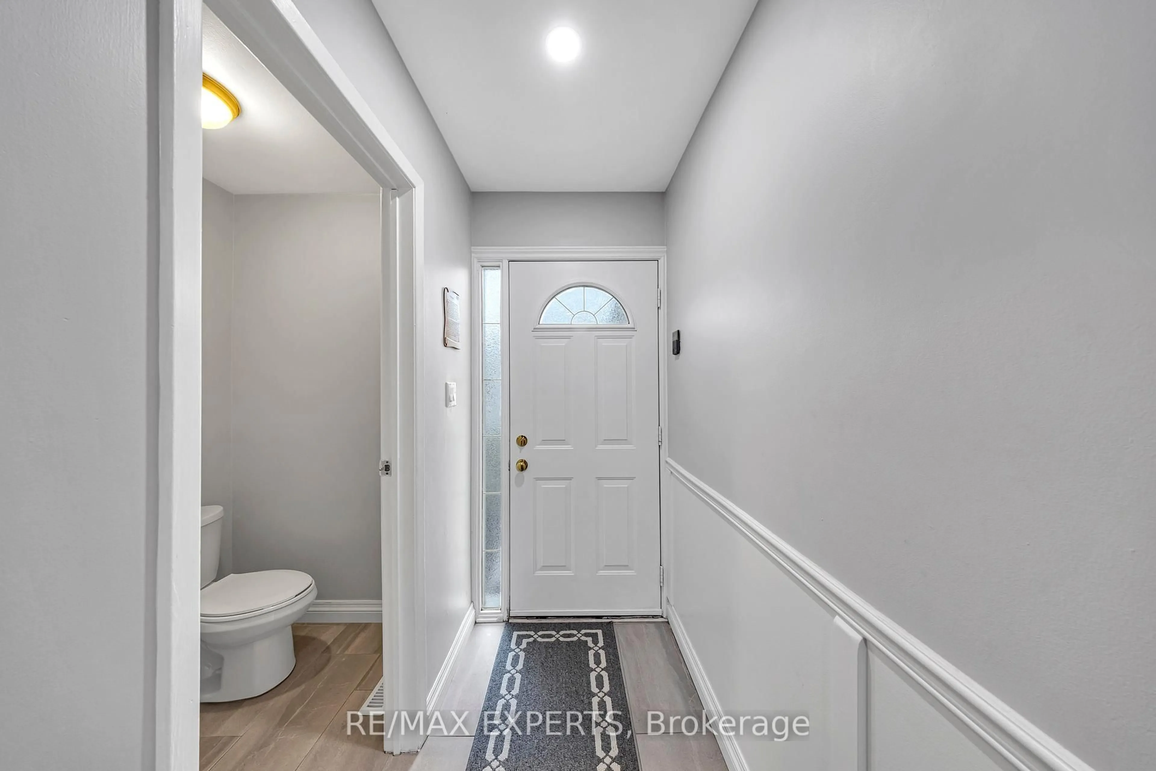 Indoor entryway for 2676 Folkway Dr #55, Mississauga Ontario L5L 2G5