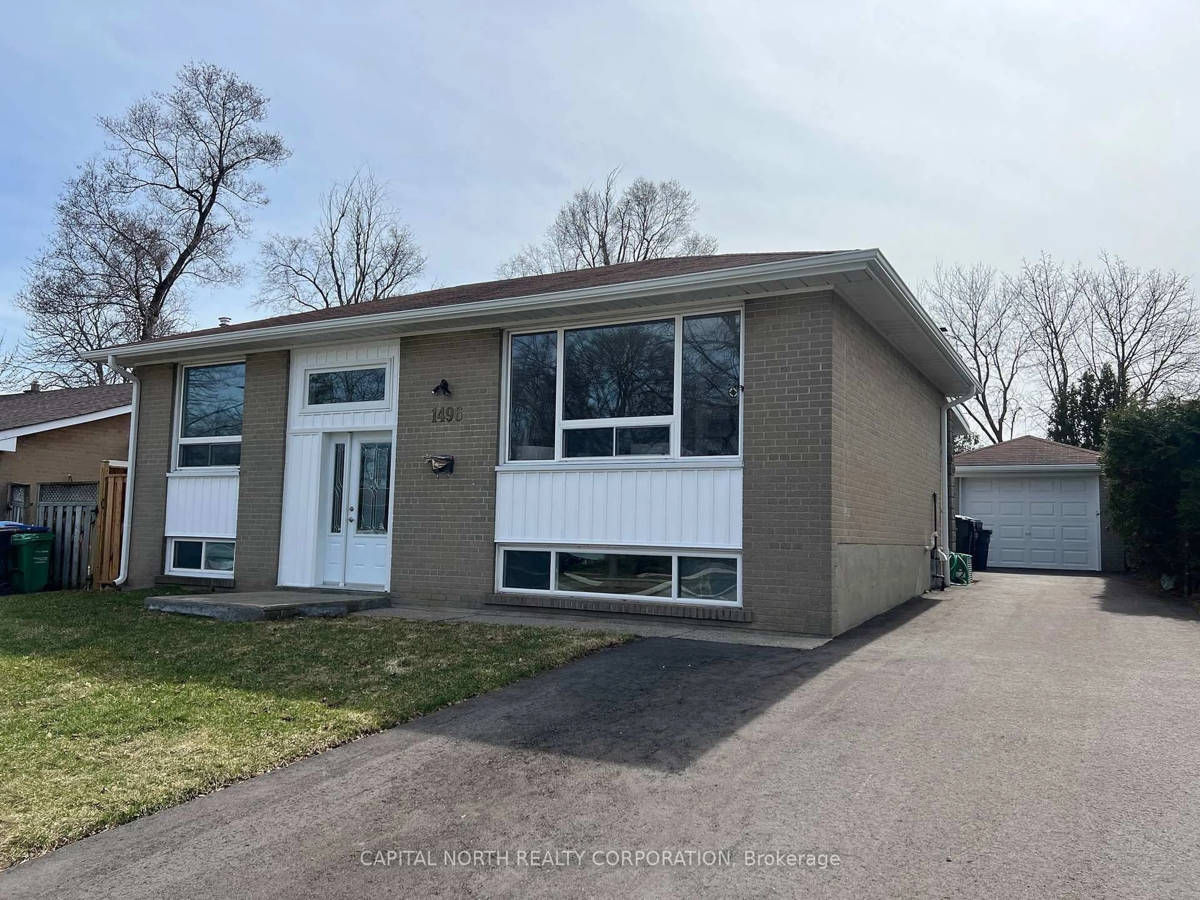 Home with vinyl exterior material, street for 1496 Karenza Rd, Mississauga Ontario L5J 3W4