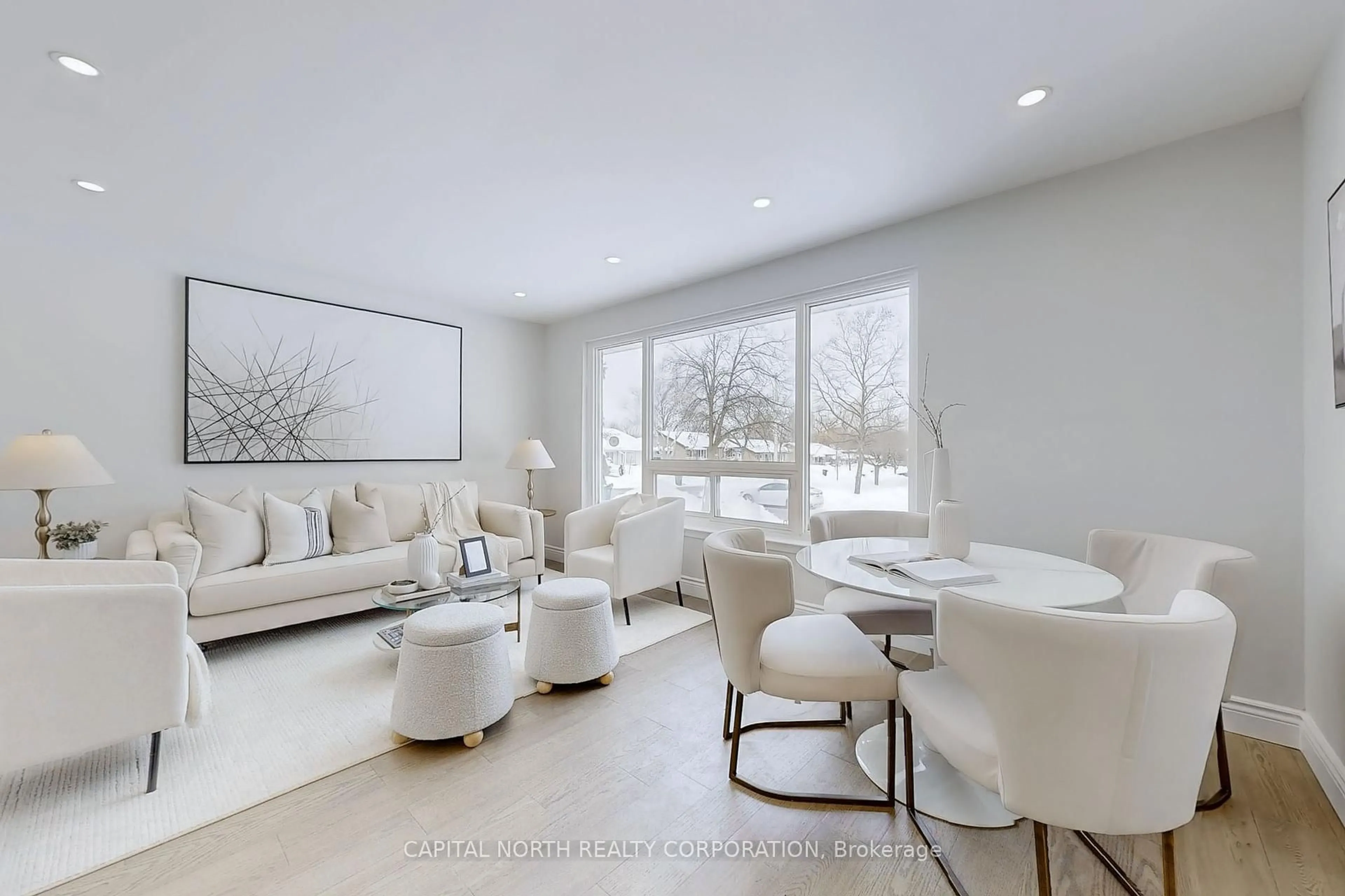 Living room with furniture, unknown for 1496 Karenza Rd, Mississauga Ontario L5J 3W4