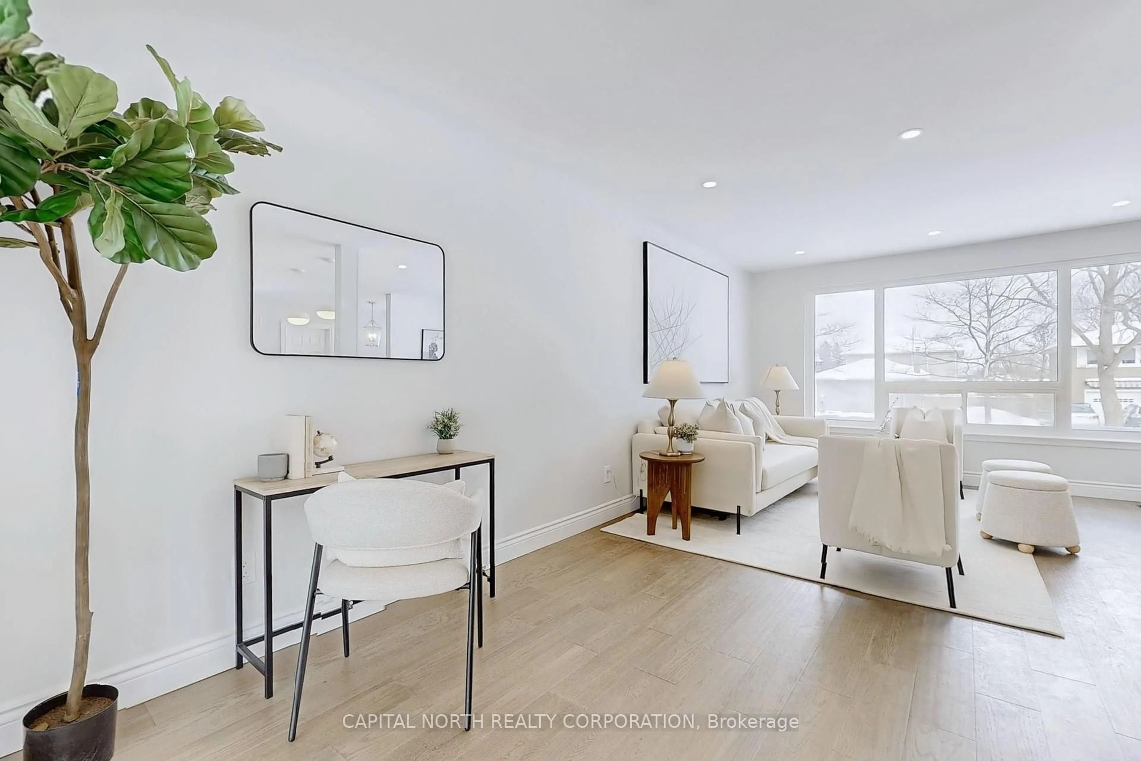 Living room with furniture, unknown for 1496 Karenza Rd, Mississauga Ontario L5J 3W4