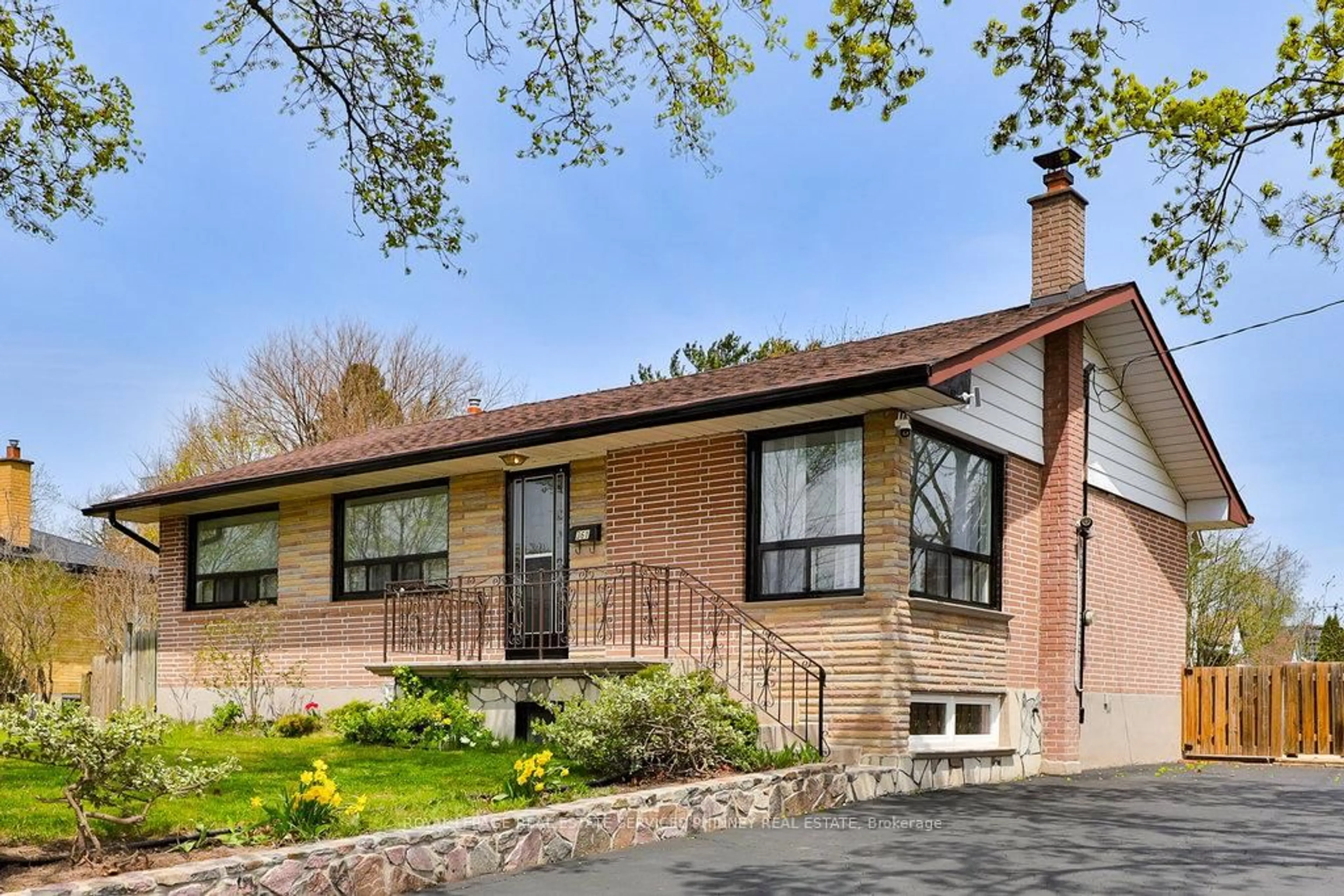 Home with brick exterior material, street for 361 ST AUGUSTINE Dr, Oakville Ontario L6K 3E8