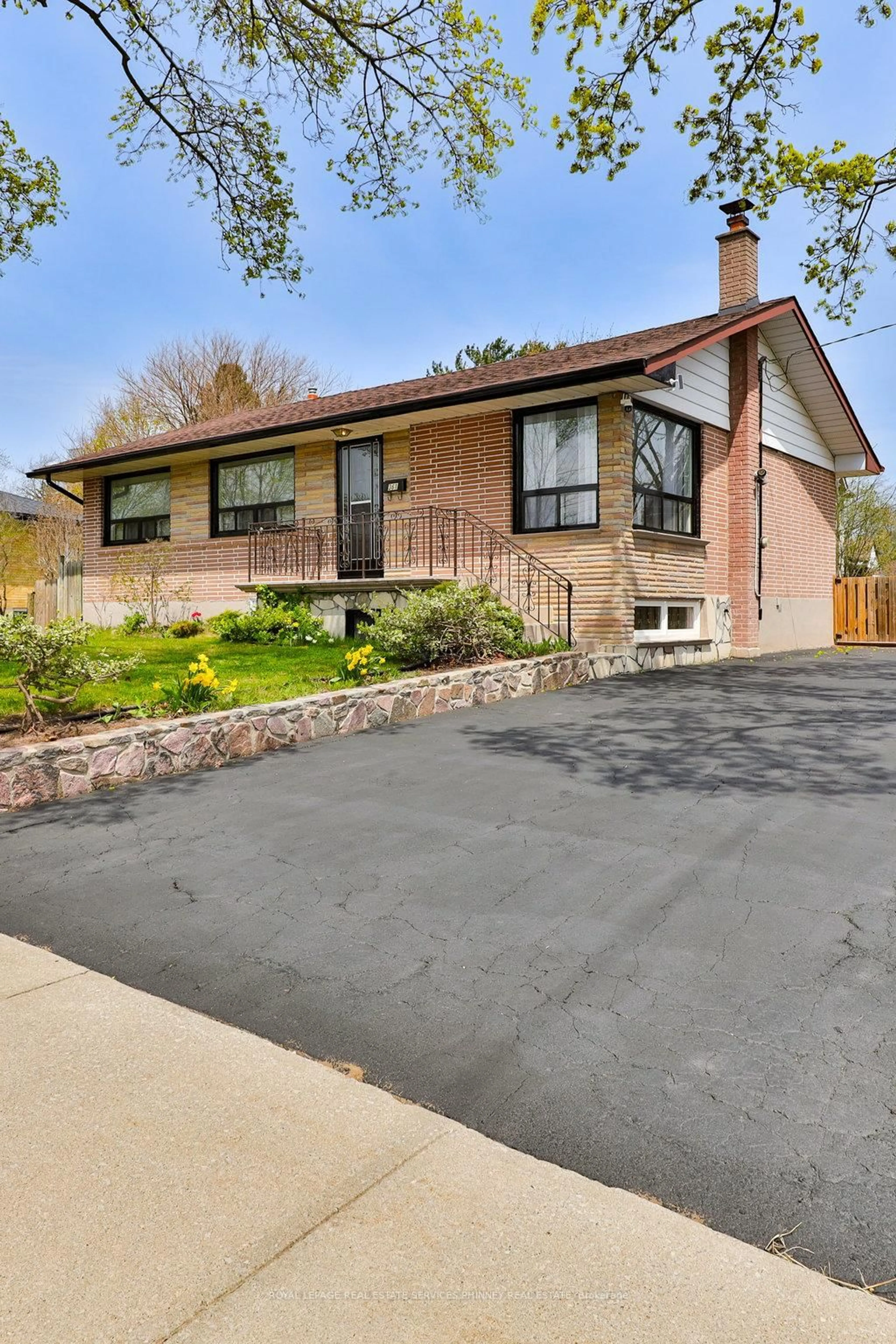 Home with brick exterior material, street for 361 ST AUGUSTINE Dr, Oakville Ontario L6K 3E8
