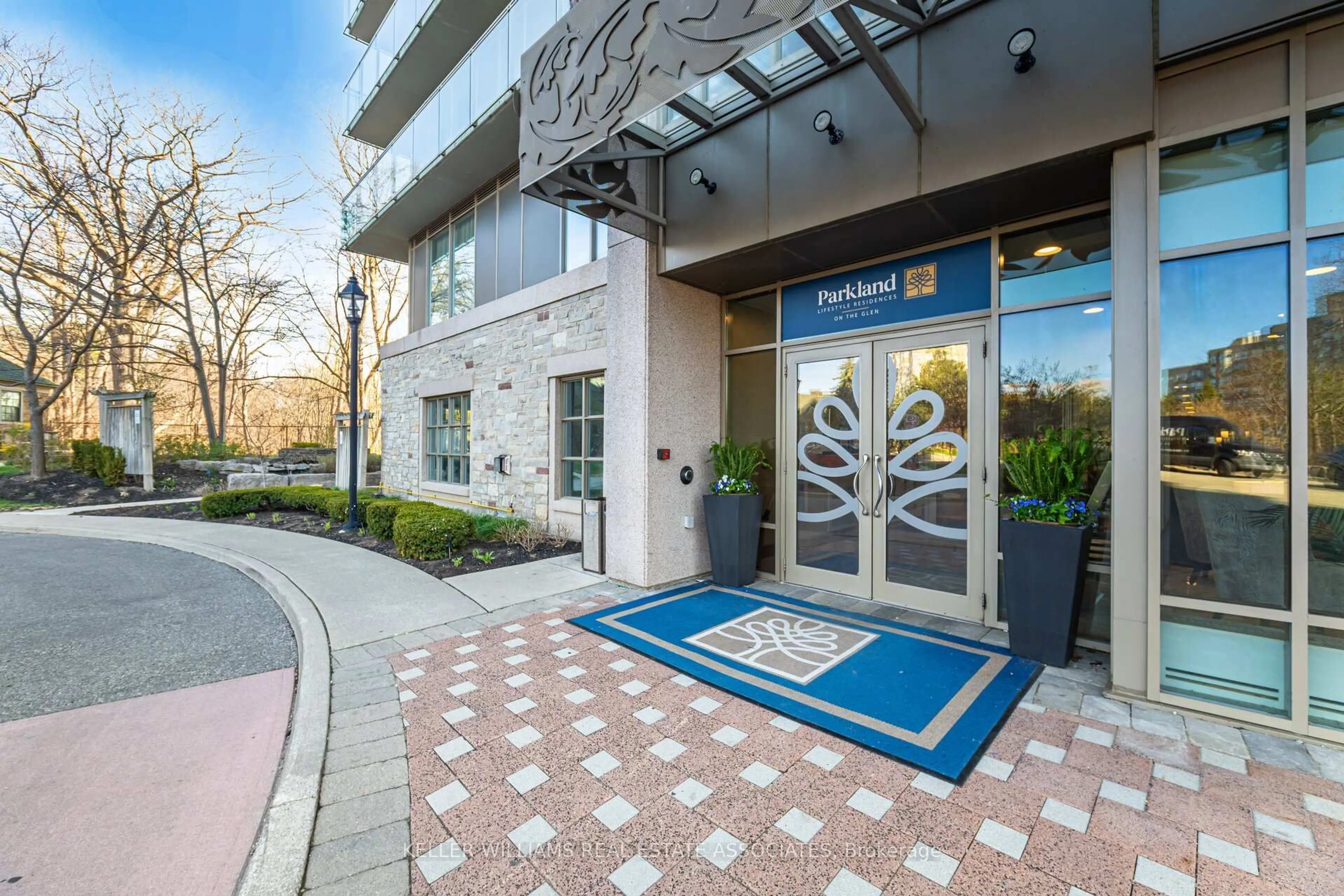 Indoor foyer for 1665 The Collegeway Way #1704, Mississauga Ontario L5L 0A9