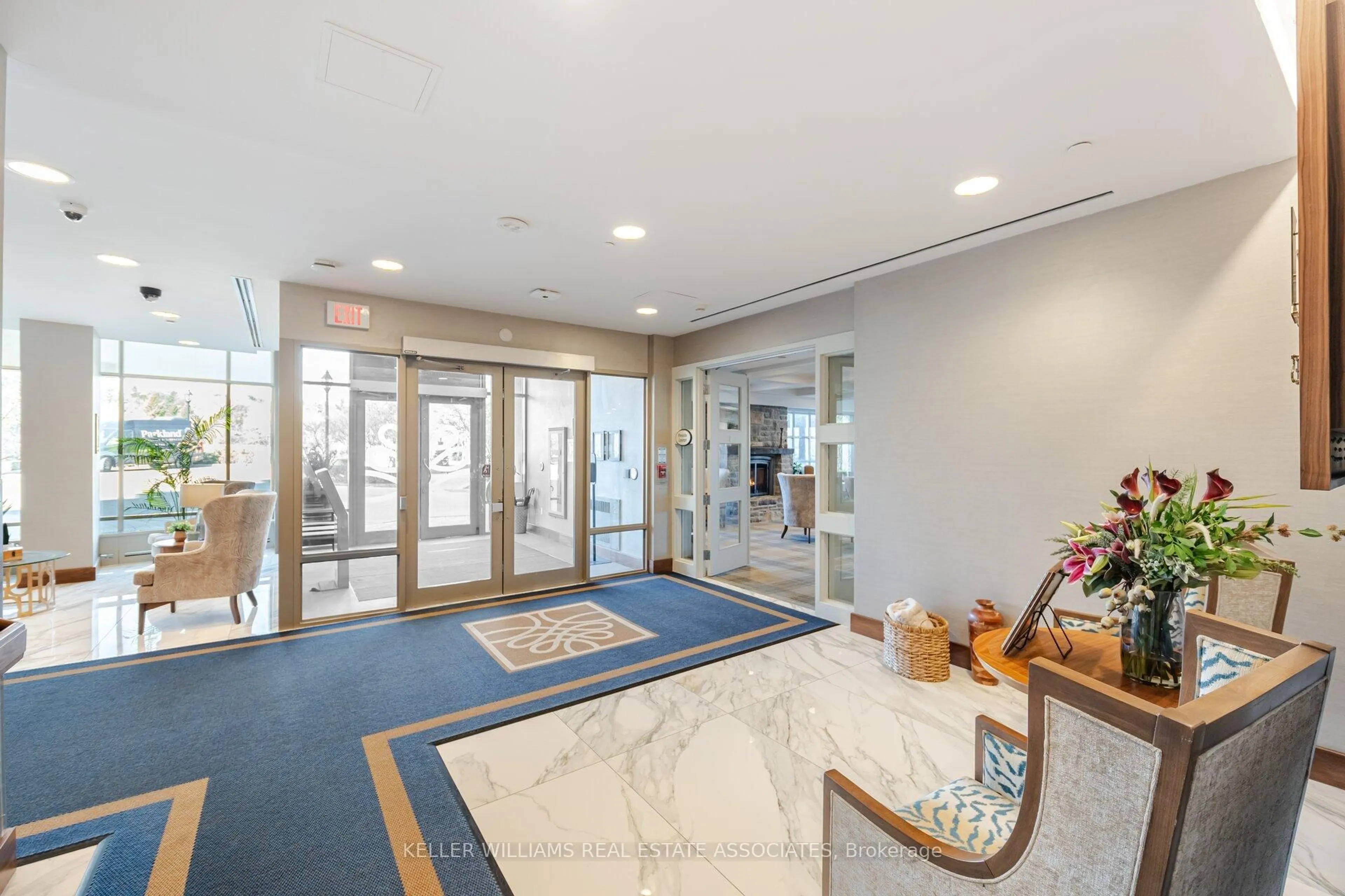Indoor foyer for 1665 The Collegeway Way #1704, Mississauga Ontario L5L 0A9