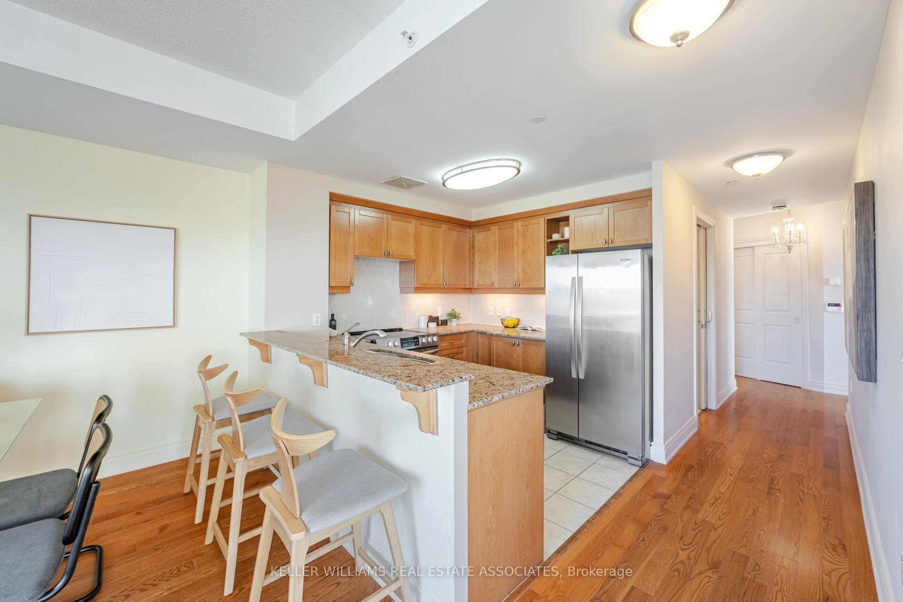 Standard kitchen, unknown for 1665 The Collegeway Way #1704, Mississauga Ontario L5L 0A9