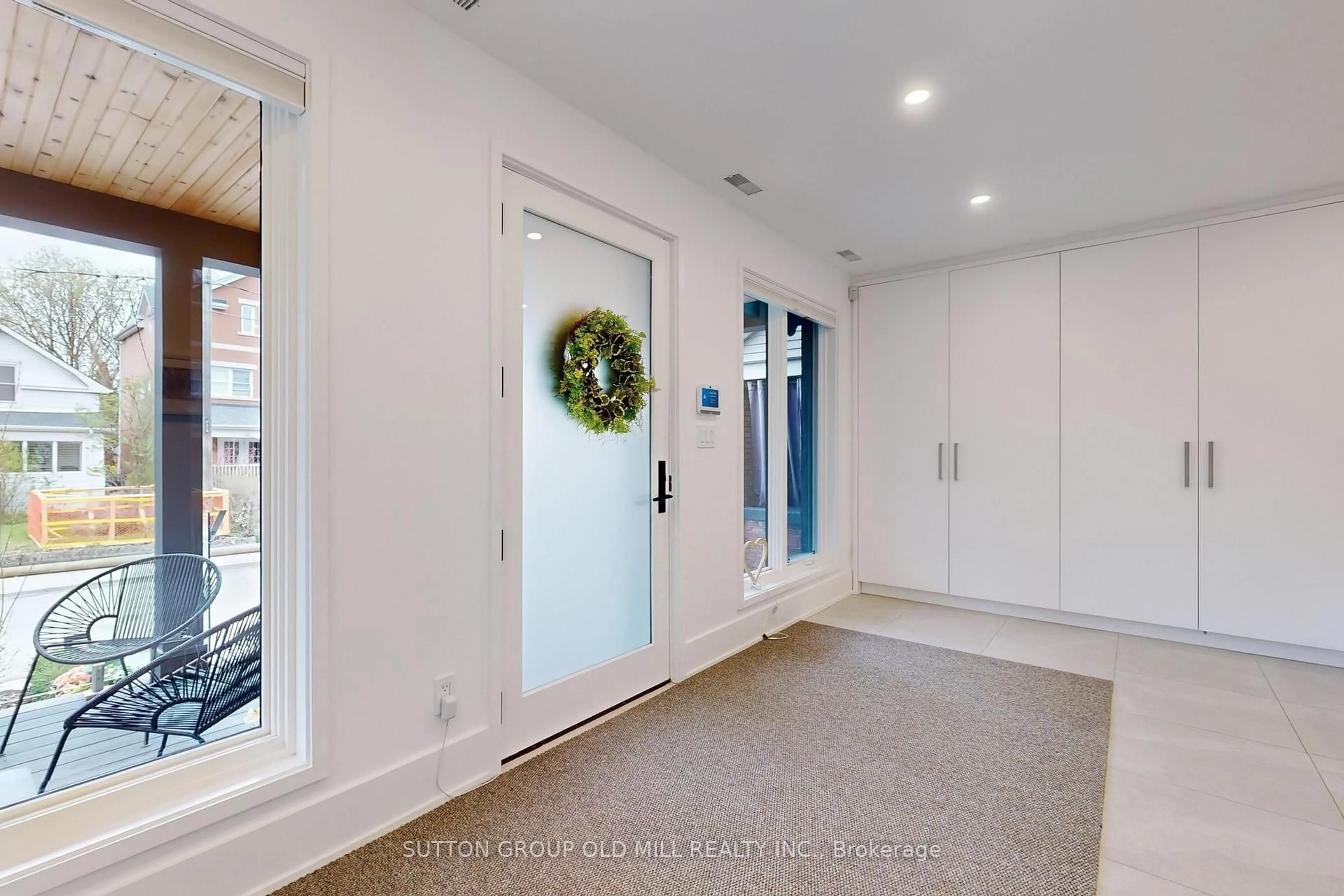 Indoor entryway for 120 Brookside Ave, Toronto Ontario M6S 4G9