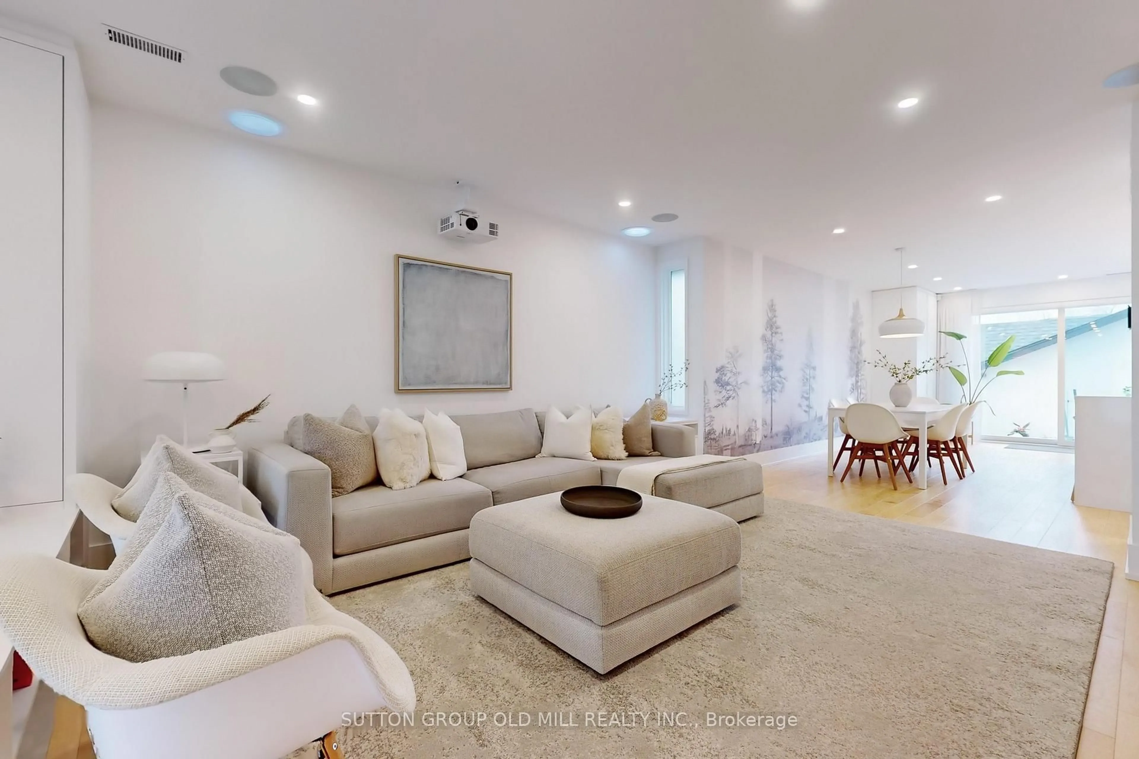 Living room with furniture, unknown for 120 Brookside Ave, Toronto Ontario M6S 4G9