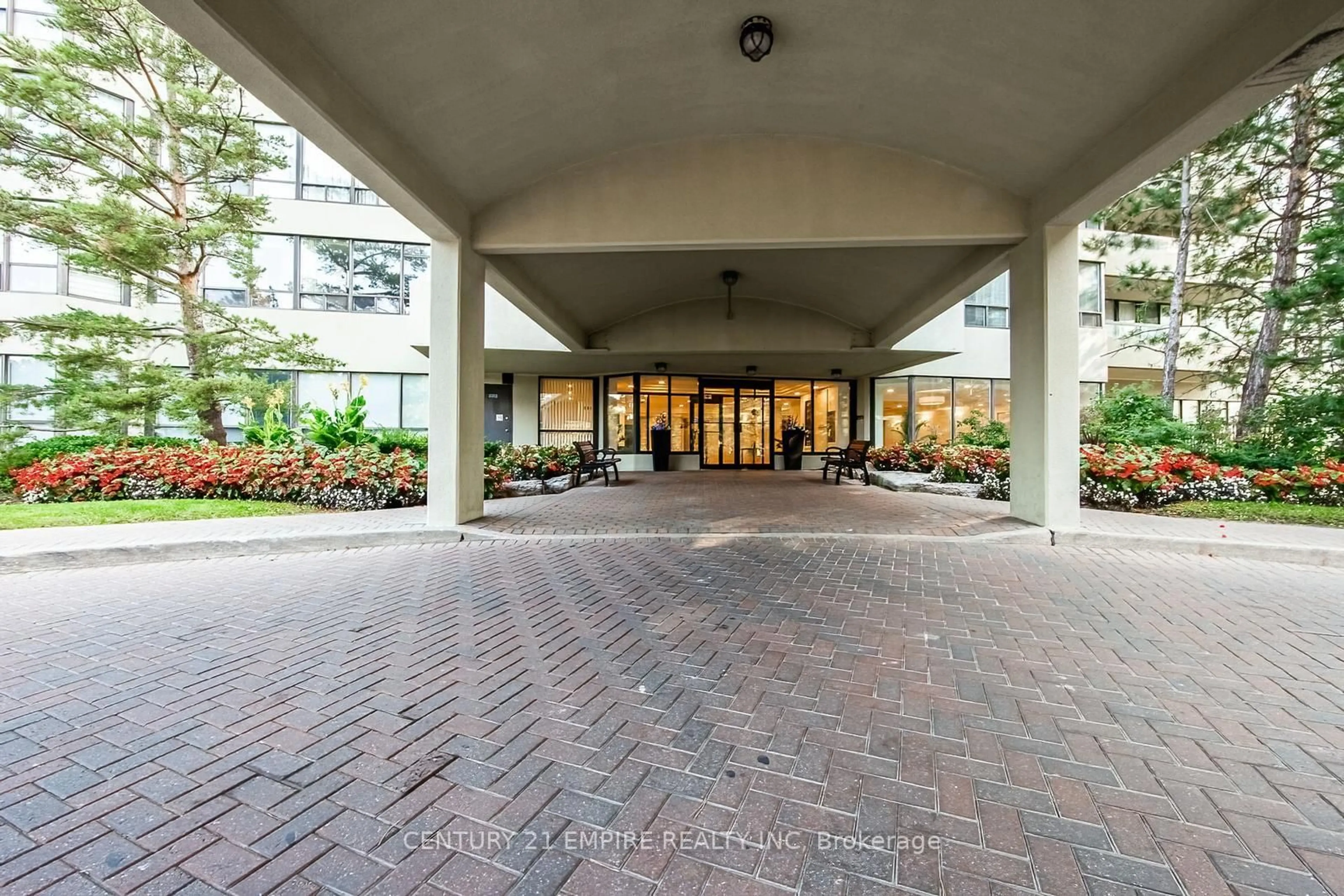 Indoor foyer for 22 Hanover Rd #1503, Brampton Ontario L6S 5K7