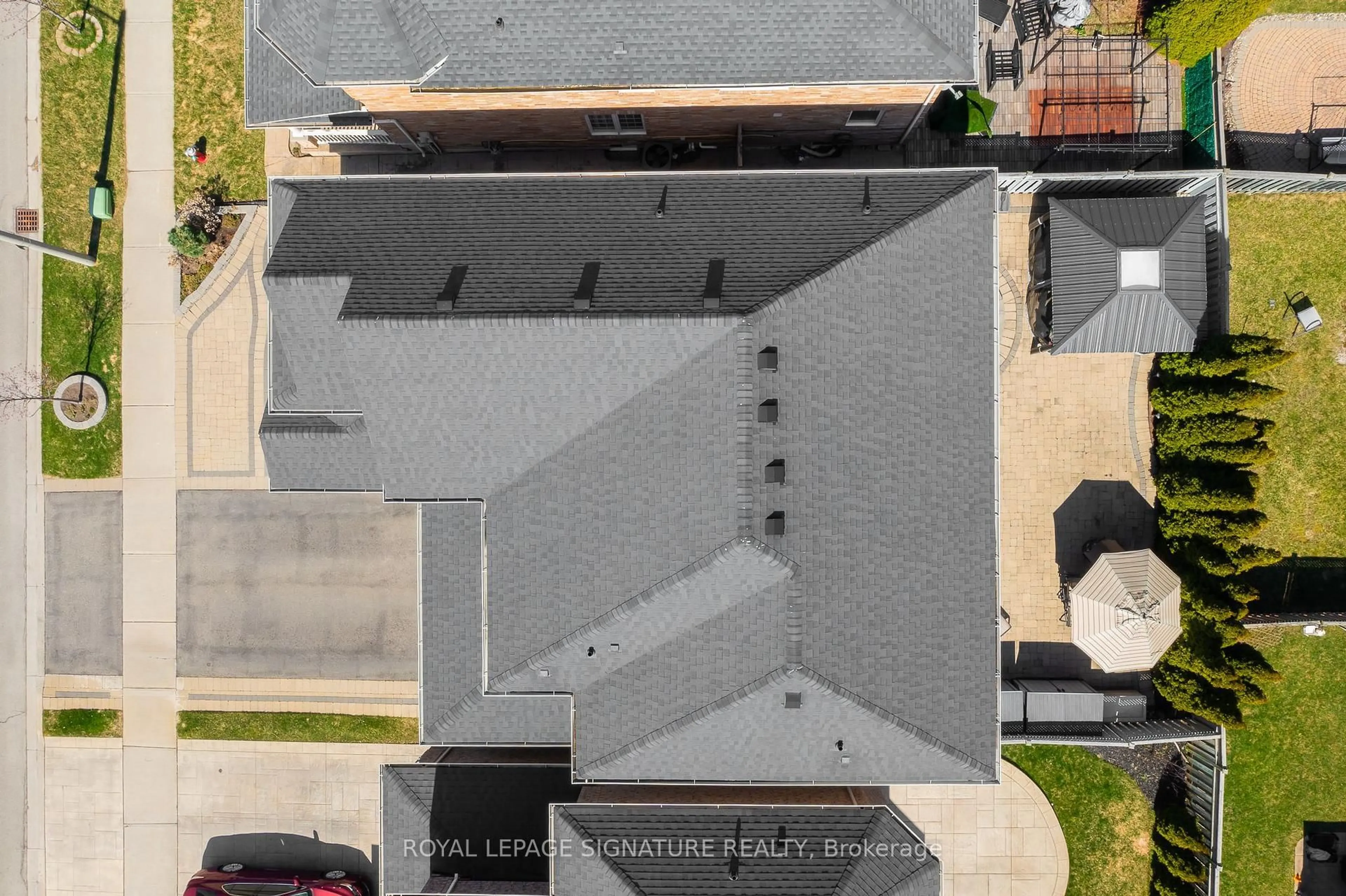 A pic from outside/outdoor area/front of a property/back of a property/a pic from drone, unknown for 3672 Swanson Dr, Mississauga Ontario L5N 8J6