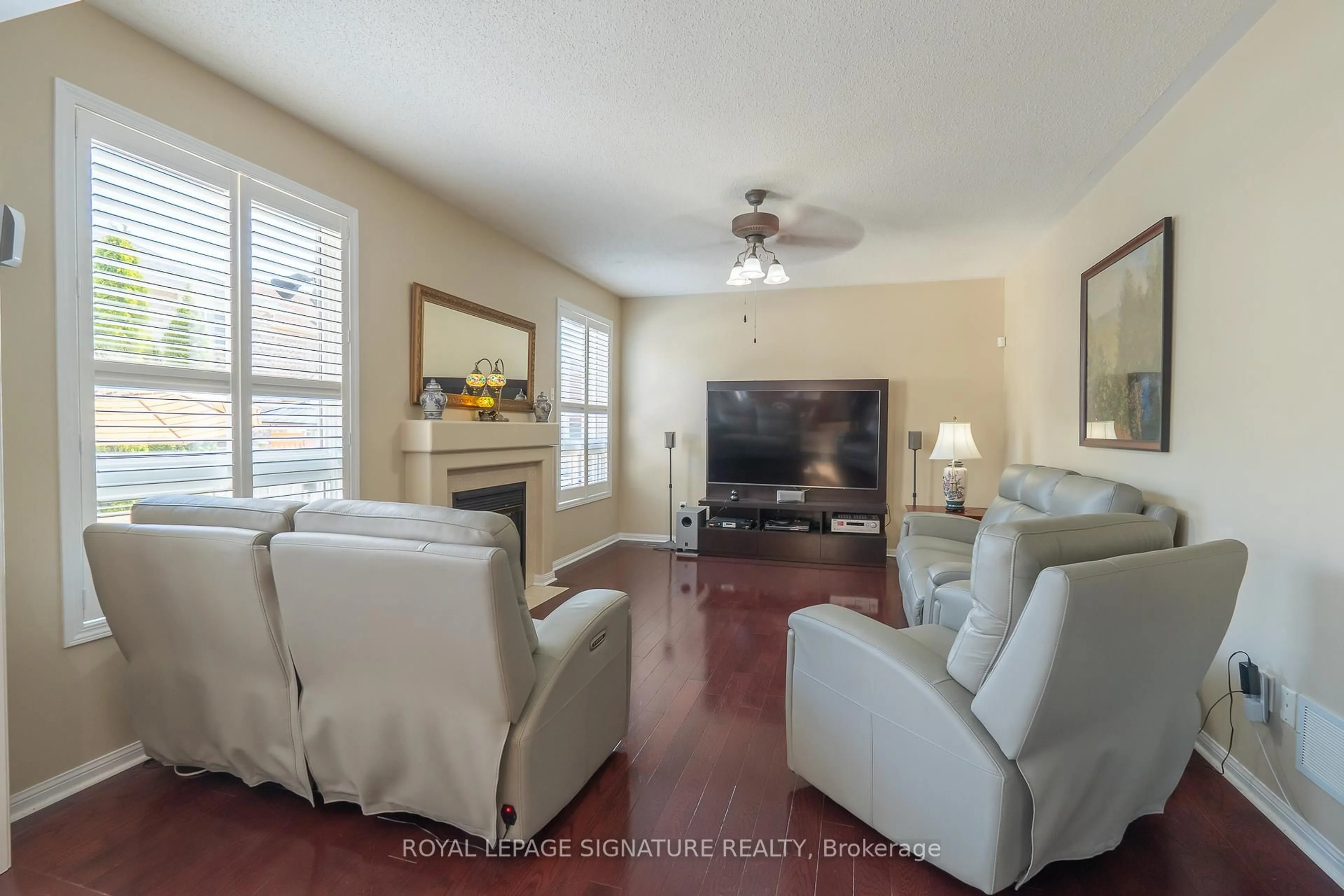 Living room with furniture, unknown for 3672 Swanson Dr, Mississauga Ontario L5N 8J6