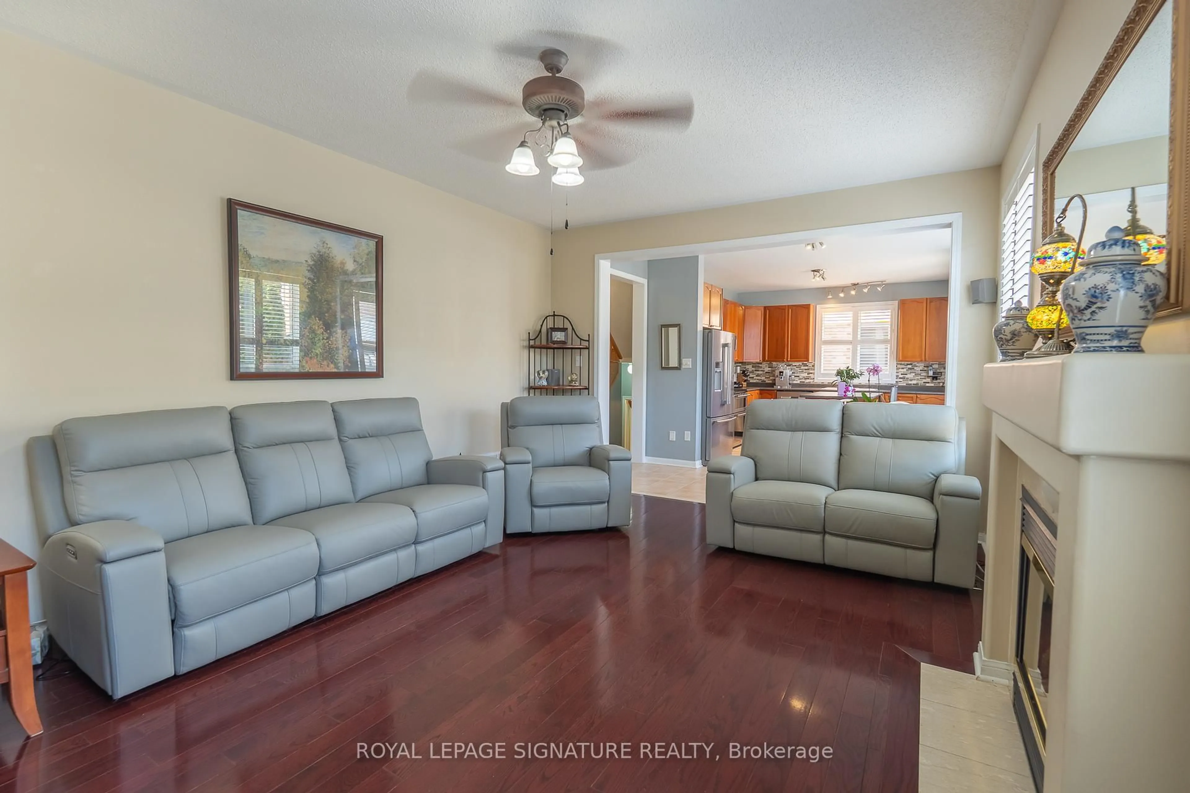 Living room with furniture, unknown for 3672 Swanson Dr, Mississauga Ontario L5N 8J6
