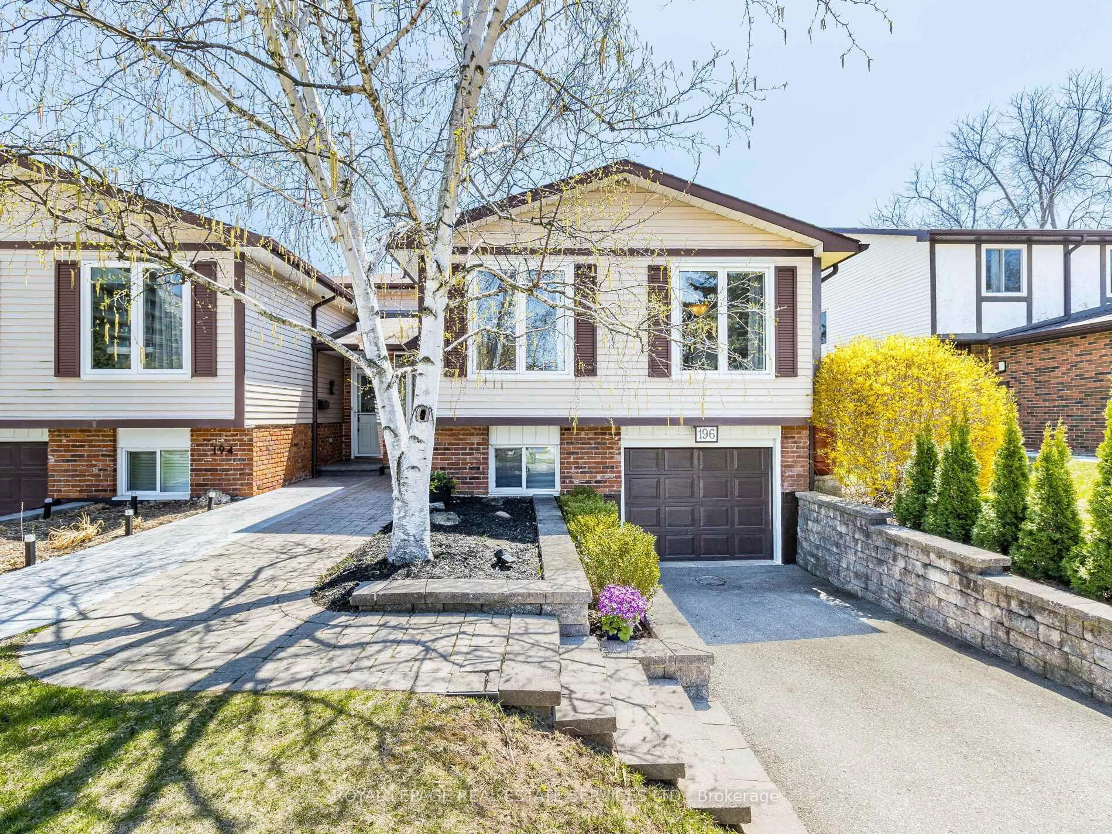 Home with brick exterior material, street for 196 Cullum Crt, Burlington Ontario L7T 4A9