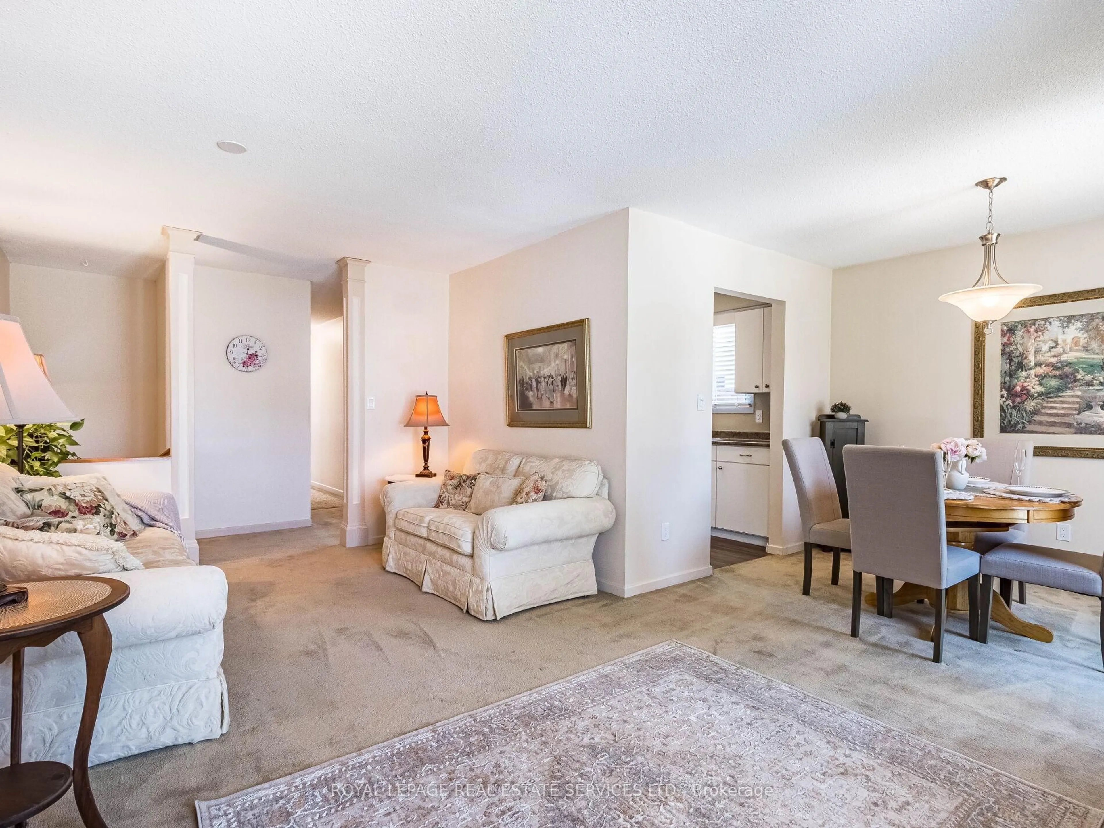 Living room with furniture, unknown for 196 Cullum Crt, Burlington Ontario L7T 4A9