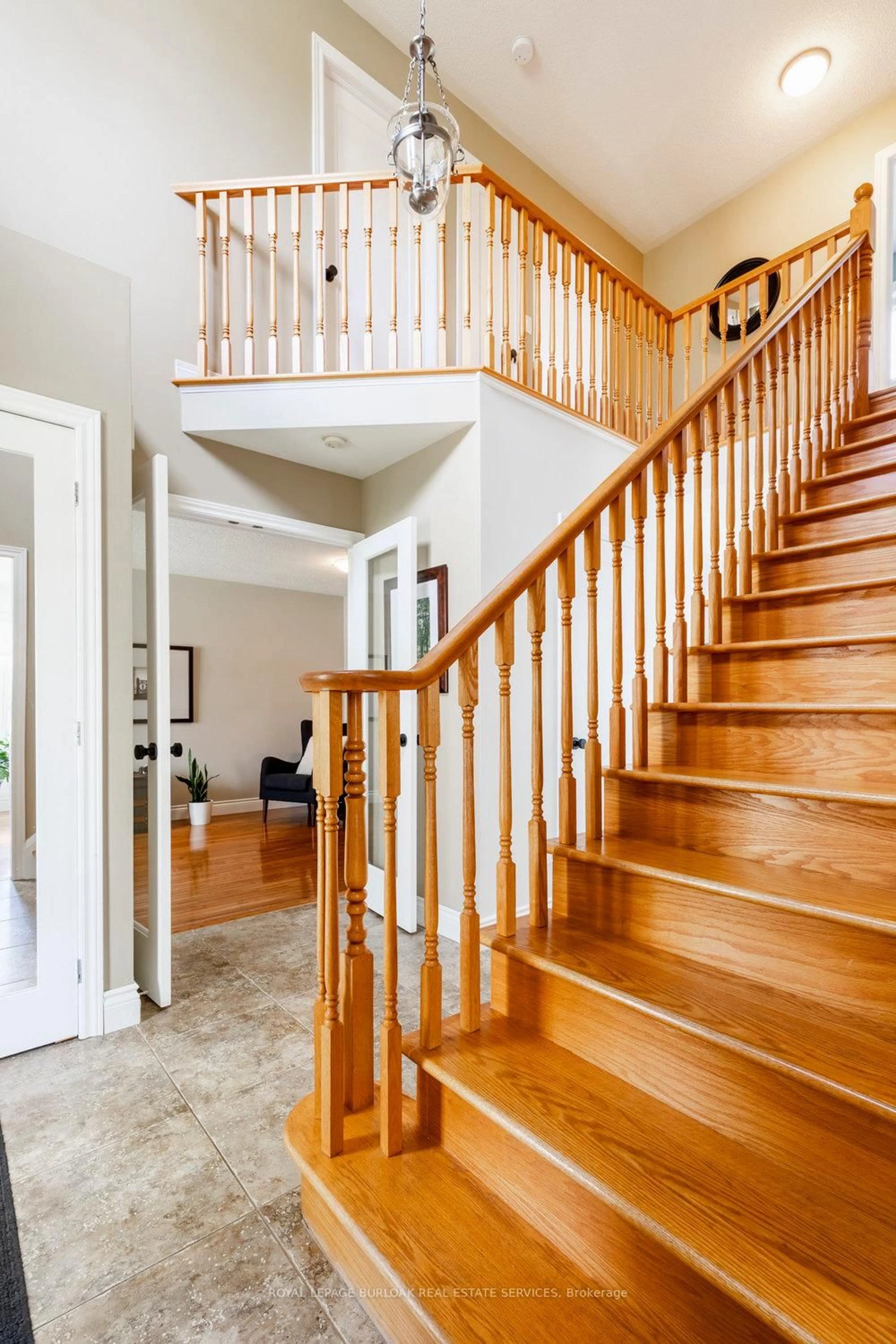 Stairs for 1159 Casador Crt, Burlington Ontario L7S 2K5