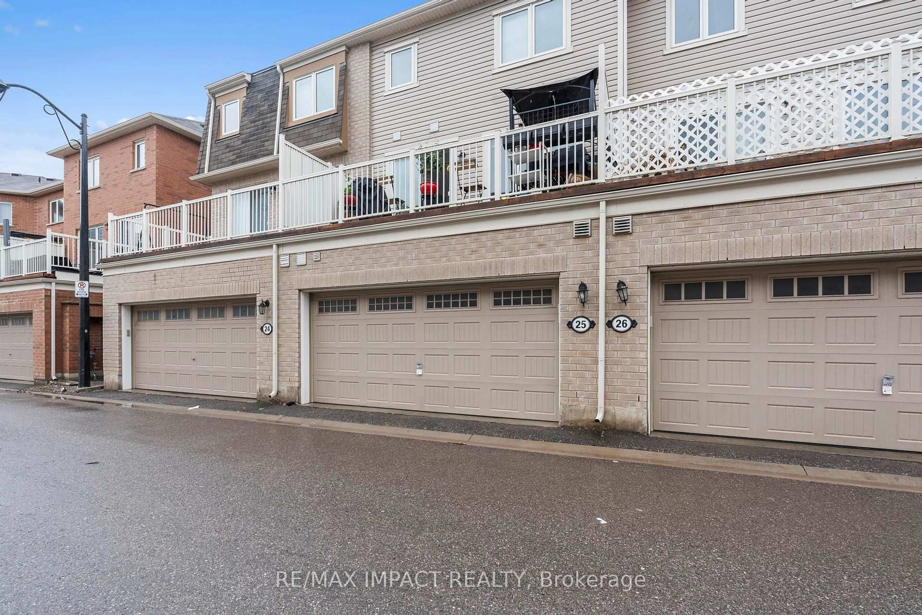 A pic from outside/outdoor area/front of a property/back of a property/a pic from drone, street for 1222 ROSE Way #25, Milton Ontario L9E 1P2