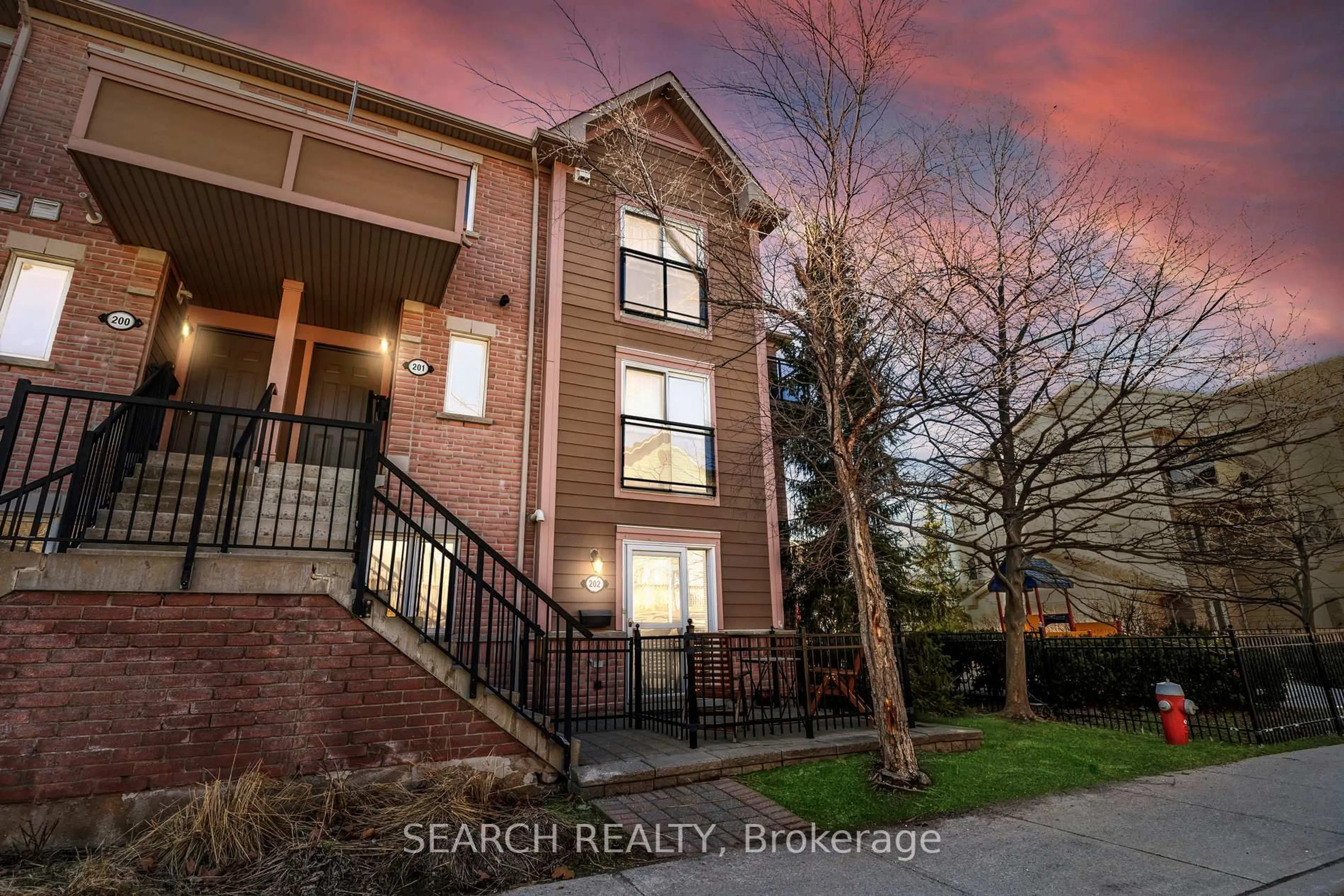 Unknown for 4975 Southampton Dr #202, Mississauga Ontario L5M 8E1