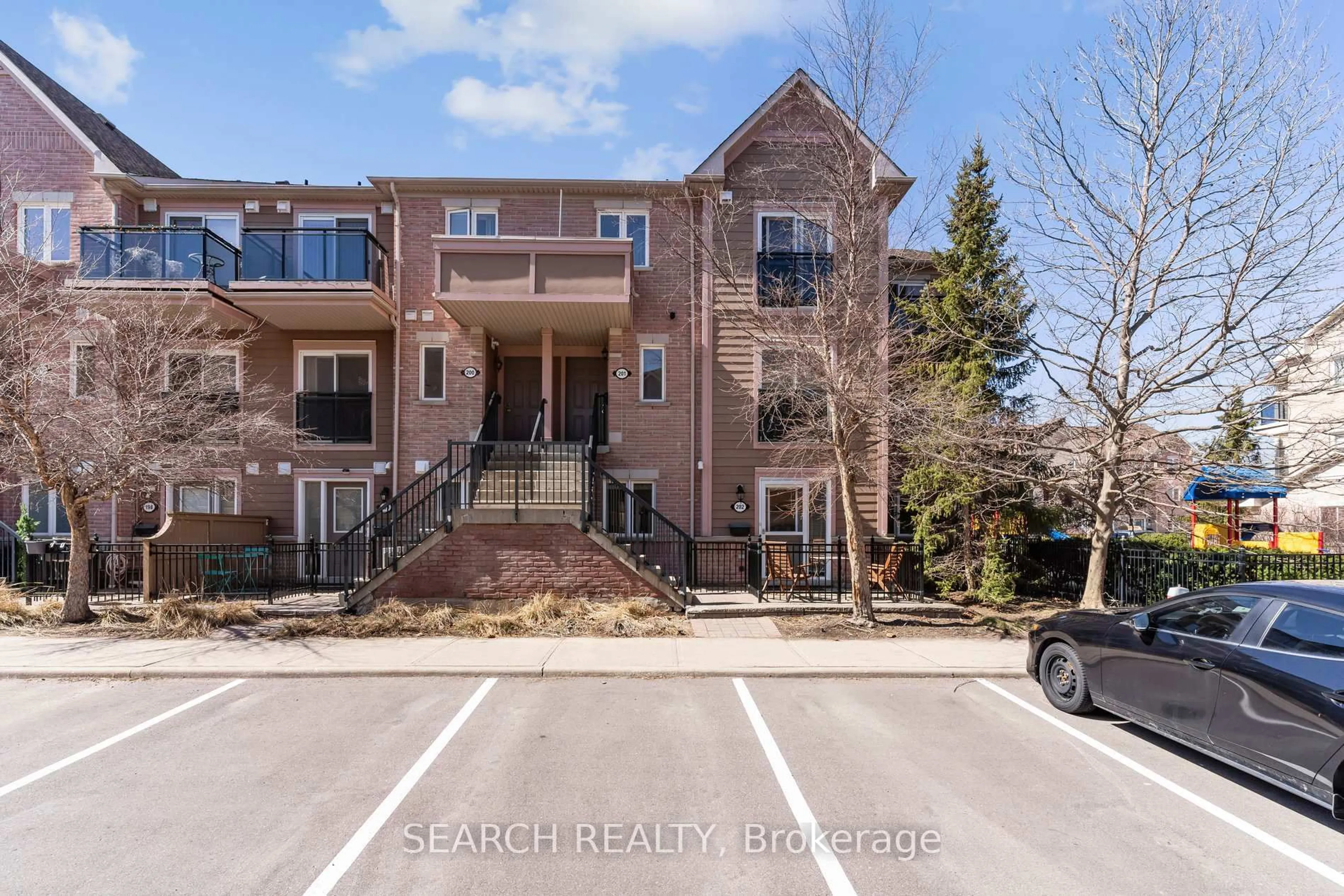 A pic from outside/outdoor area/front of a property/back of a property/a pic from drone, unknown for 4975 Southampton Dr #202, Mississauga Ontario L5M 8E1
