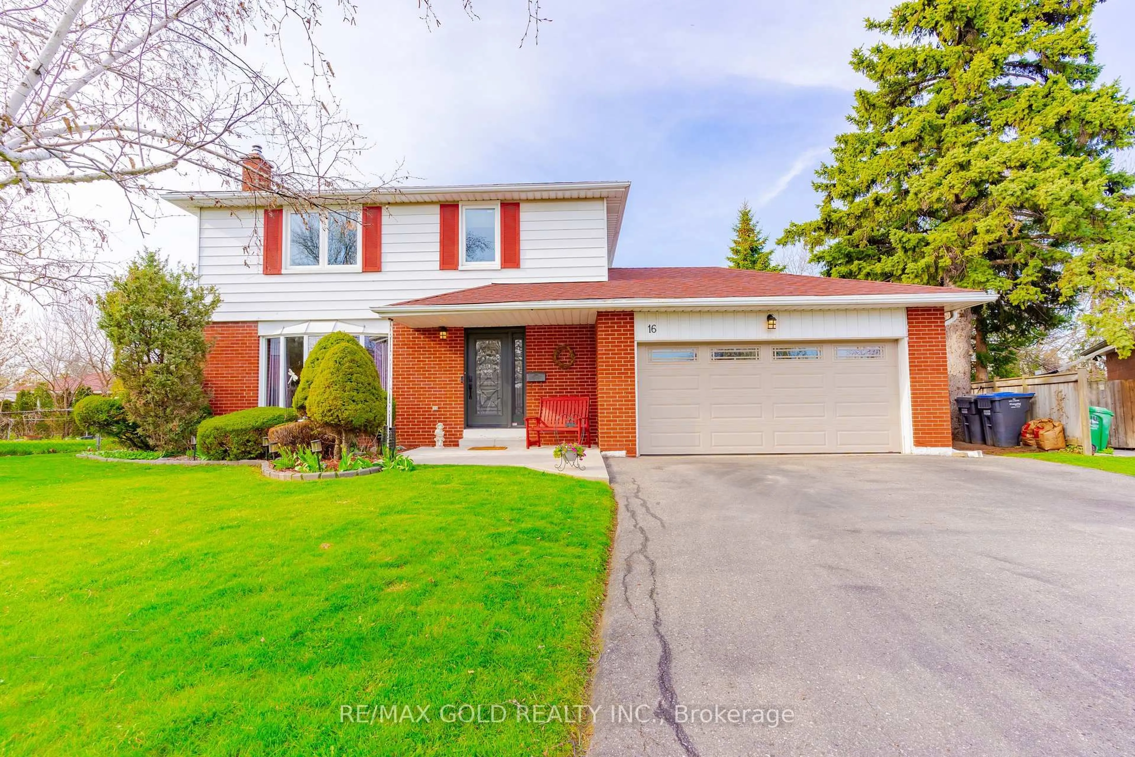 Home with brick exterior material, street for 16 Dudley Pl, Brampton Ontario L6T 3C3