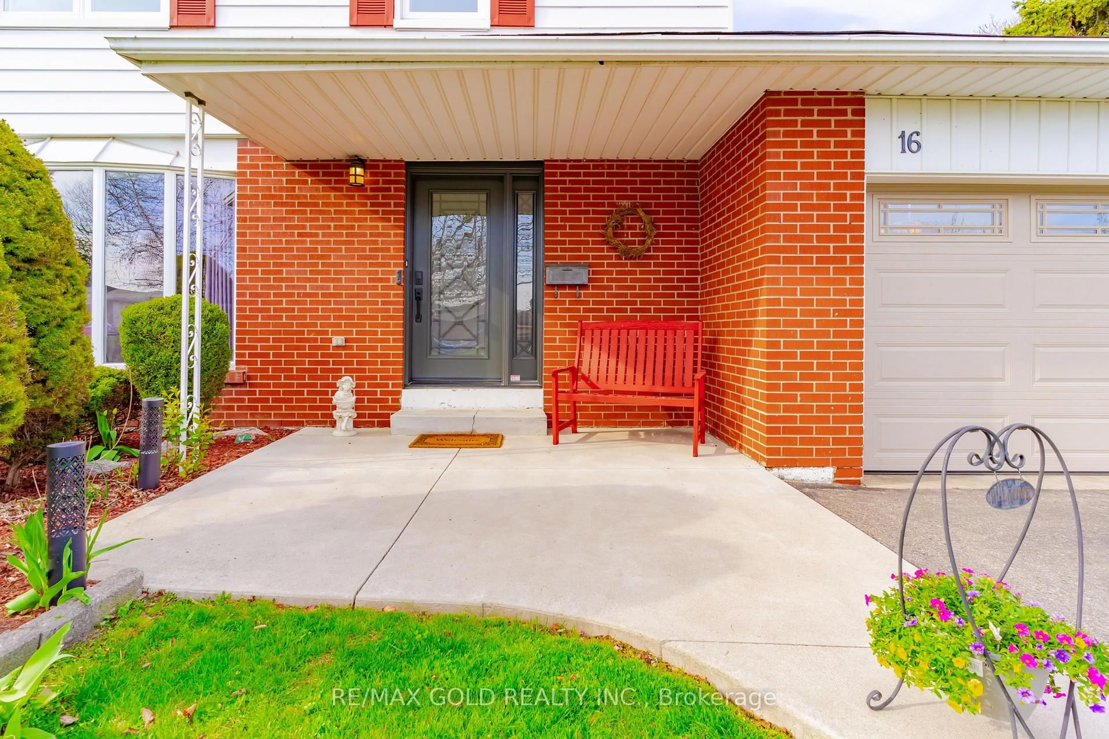 Home with brick exterior material, street for 16 Dudley Pl, Brampton Ontario L6T 3C3